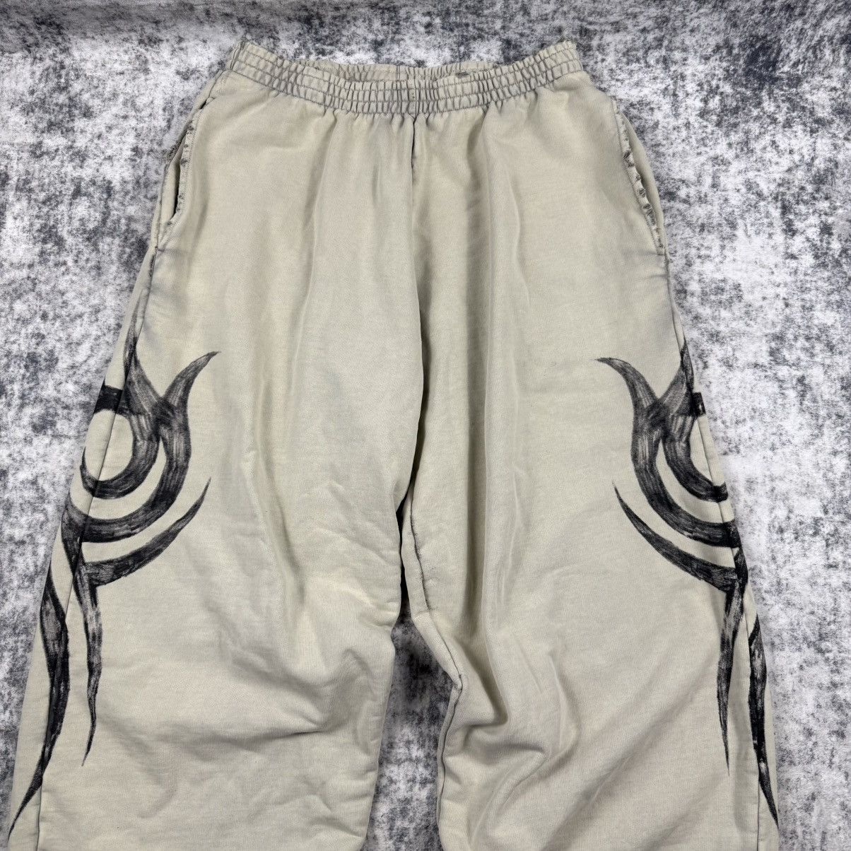 Balenciaga Balenciaga Distressed Baggy Tribal ‘Beige’ Sweatpants Size US 34 / EU 50 - 2 Thumbnail