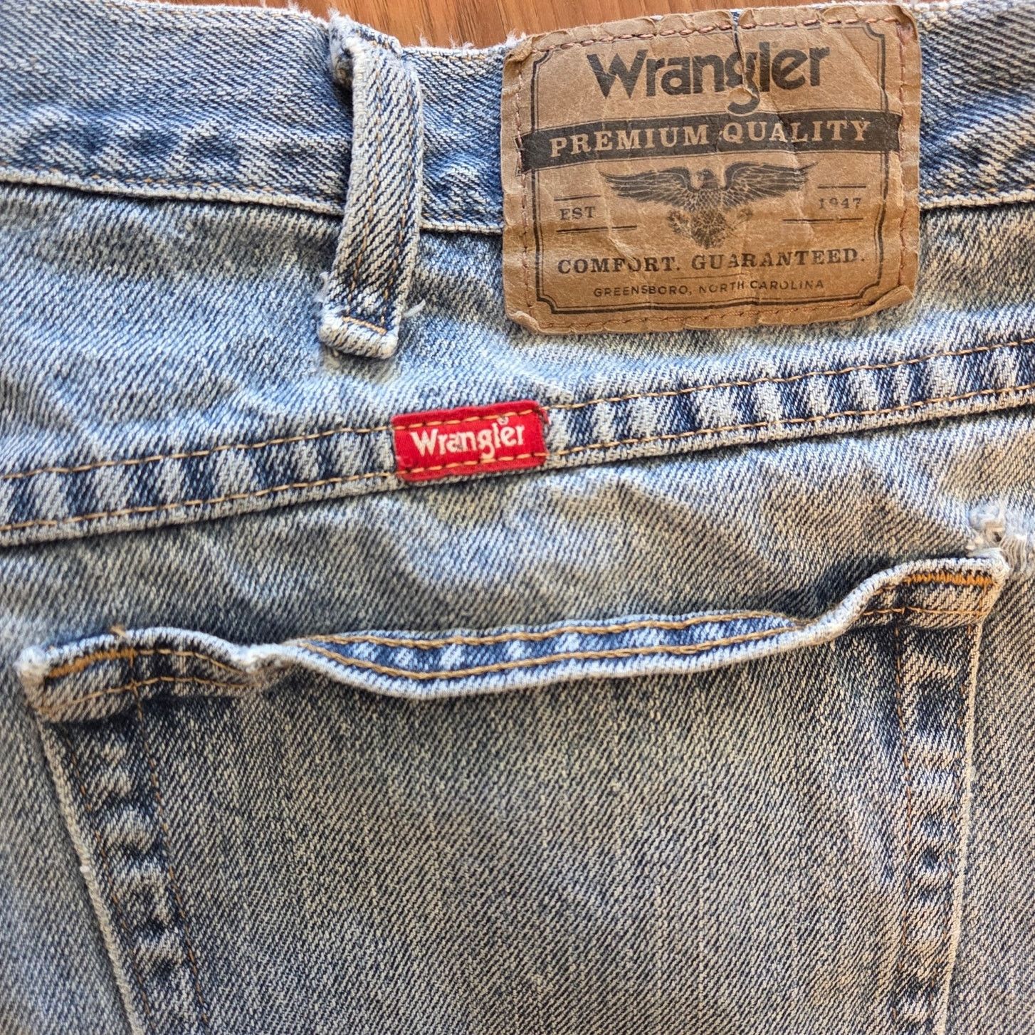 Wrangler Men's Wrangler Jeans - Blue - Size 42 x 32 - Great Condition Size US 42 / EU 58 - 3 Thumbnail