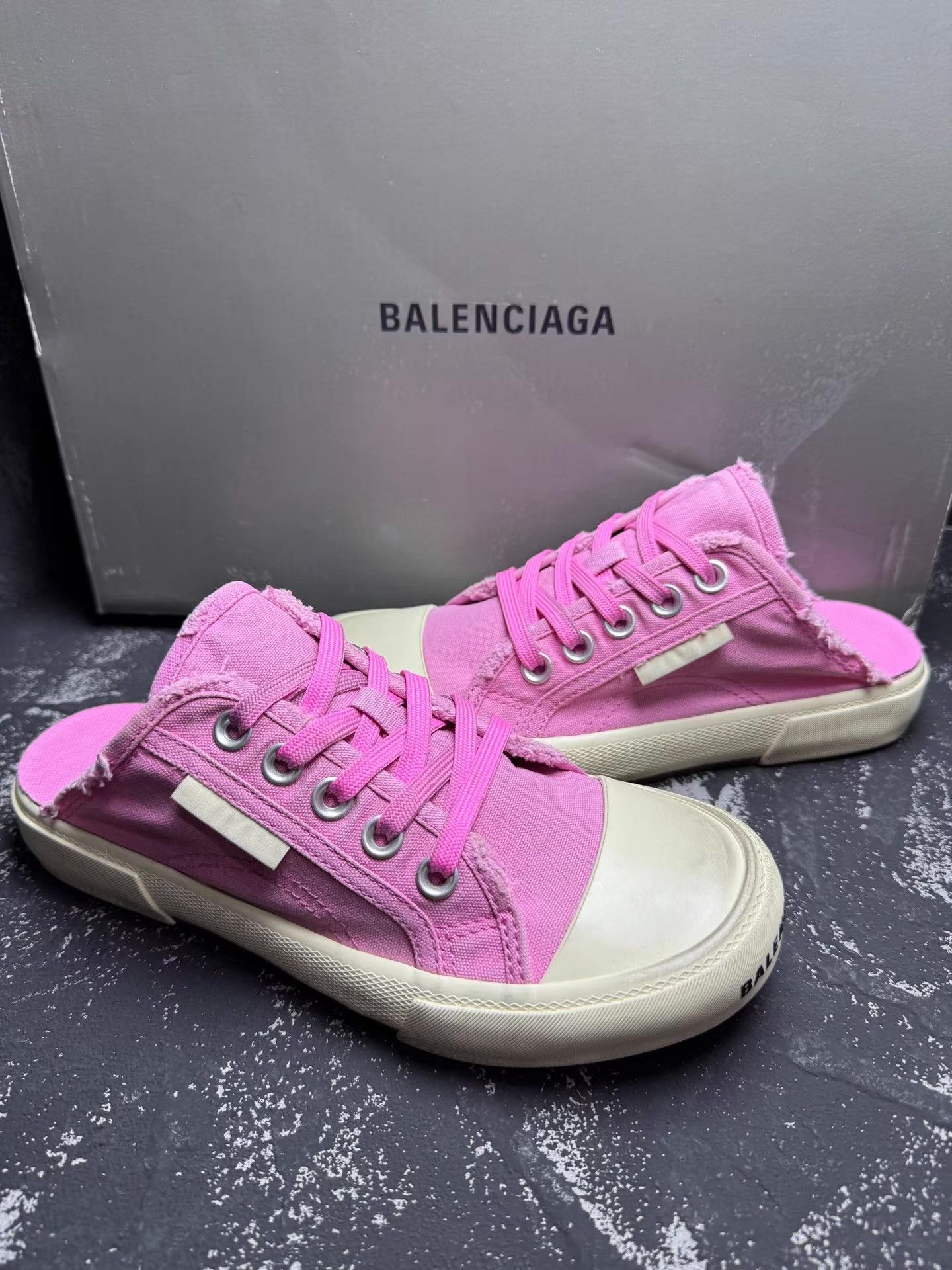Balenciaga Balenciaga Pink Canvas Slip-On Mules Q10 Size US 6 / IT 36 - 2 Thumbnail