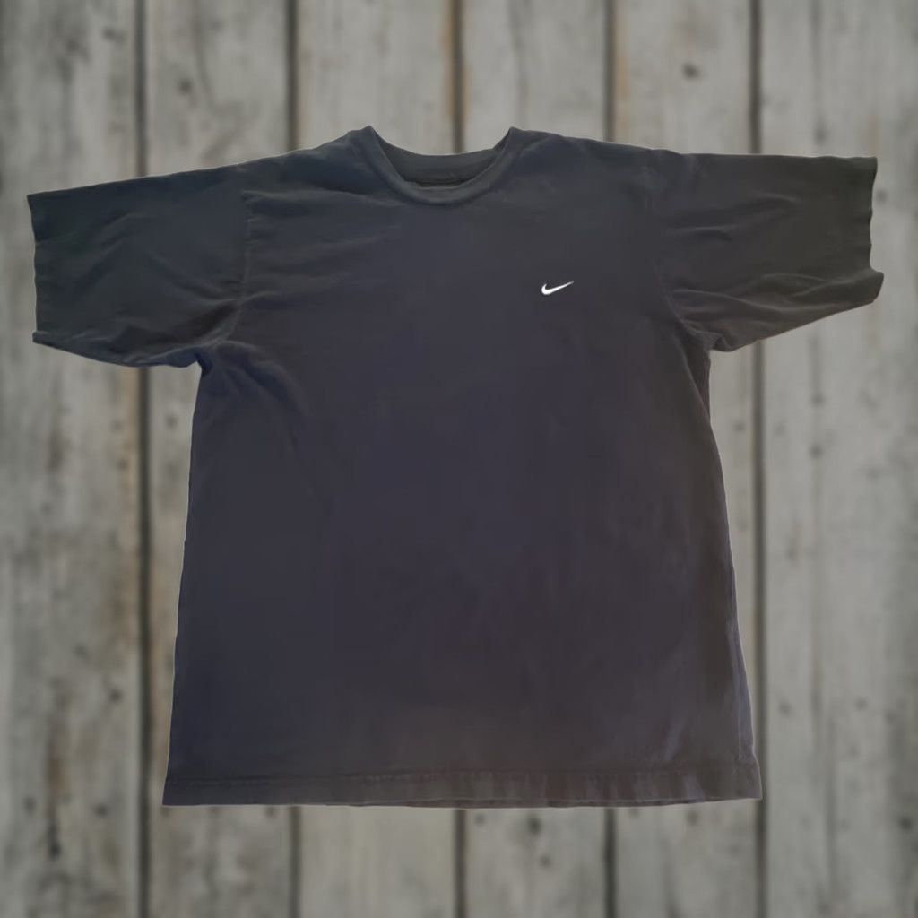 Nike VINTAGE Nike Swoosh Black Label T Shirt L Navy Blue Made In Greece Embroidery Size US L / EU 52-54 / 3 - 1 Thumbnail