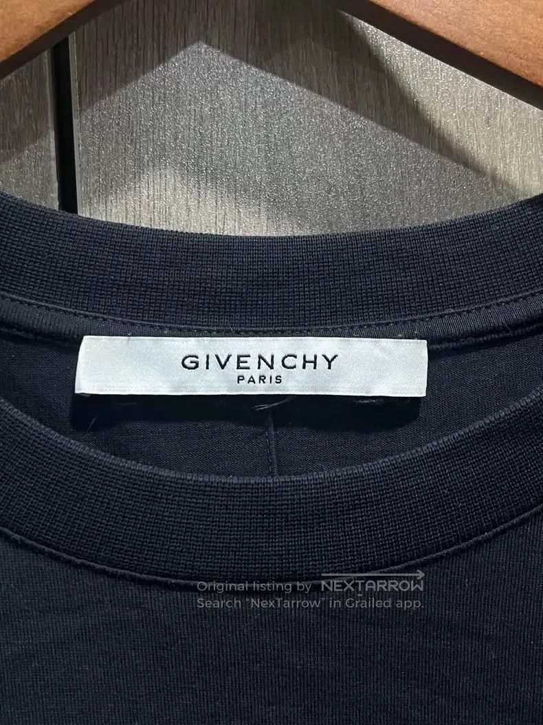 Givenchy Givenchy Black T-shirt with rose flower letter print on ch Size US L / EU 52-54 / 3 - 9 Thumbnail