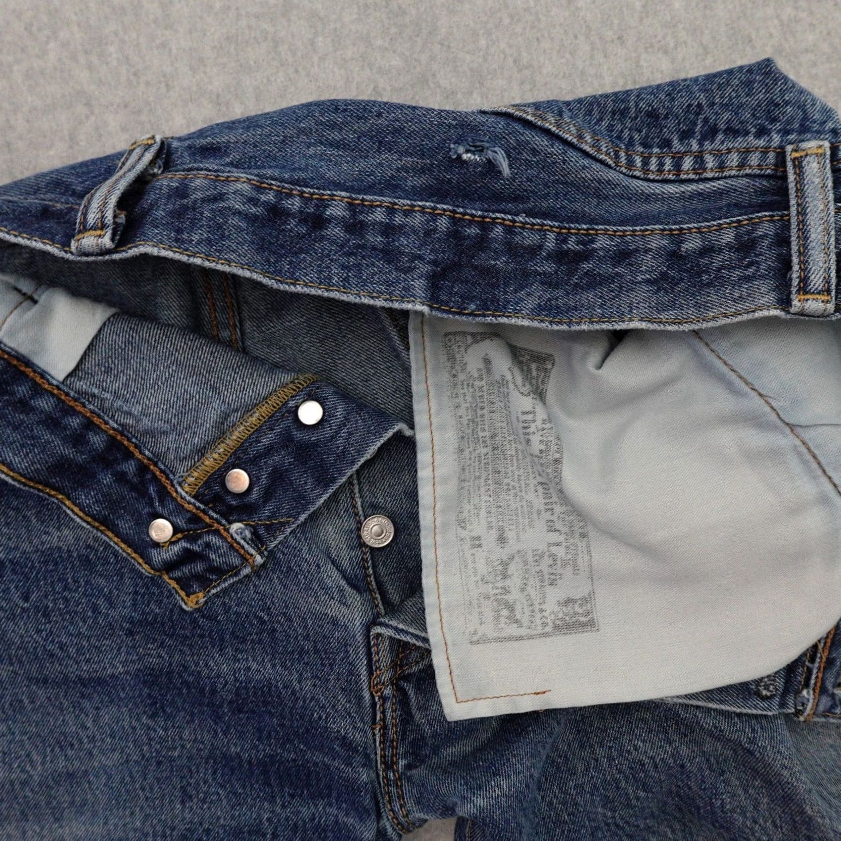 Levi's VINTAGE Levi's 501 Jeans Mens 38 Blue Denim Button Fly Straight Jeans Mens 38 Inseam 32 Blue Size US 38 / EU 54 - 5 Thumbnail