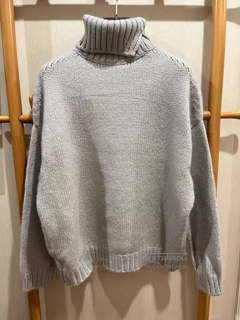 Loro Piana Loro Piana Grey Lapel Cashmere Sweater Size M / US 6-8 / IT 42-44 - 1 Thumbnail
