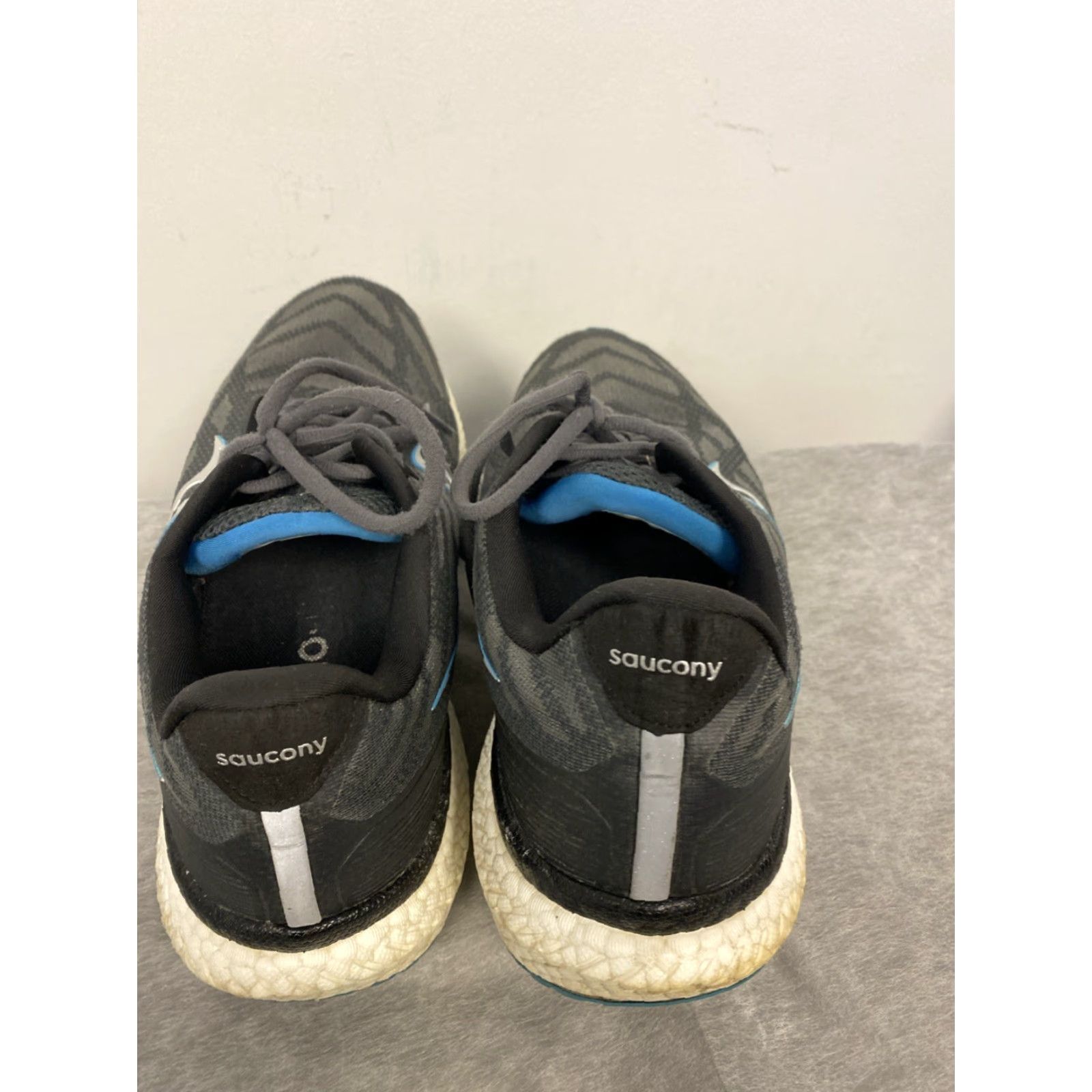 Saucony Saucony Men's Triumph 20 Sneaker Shoes Running Shoes Size 11.5 M US Dark Gray Black Athletic Shoes Mens Size US 11 / EU 44 - 3 Thumbnail