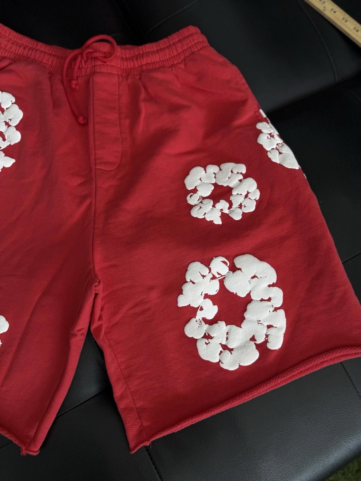 DENIM TEARS Denim Tears Cotton Wreath Shorts Red |BRAND NEW| AUTHENTIC| Size US 32 / EU 48 - 2 Thumbnail