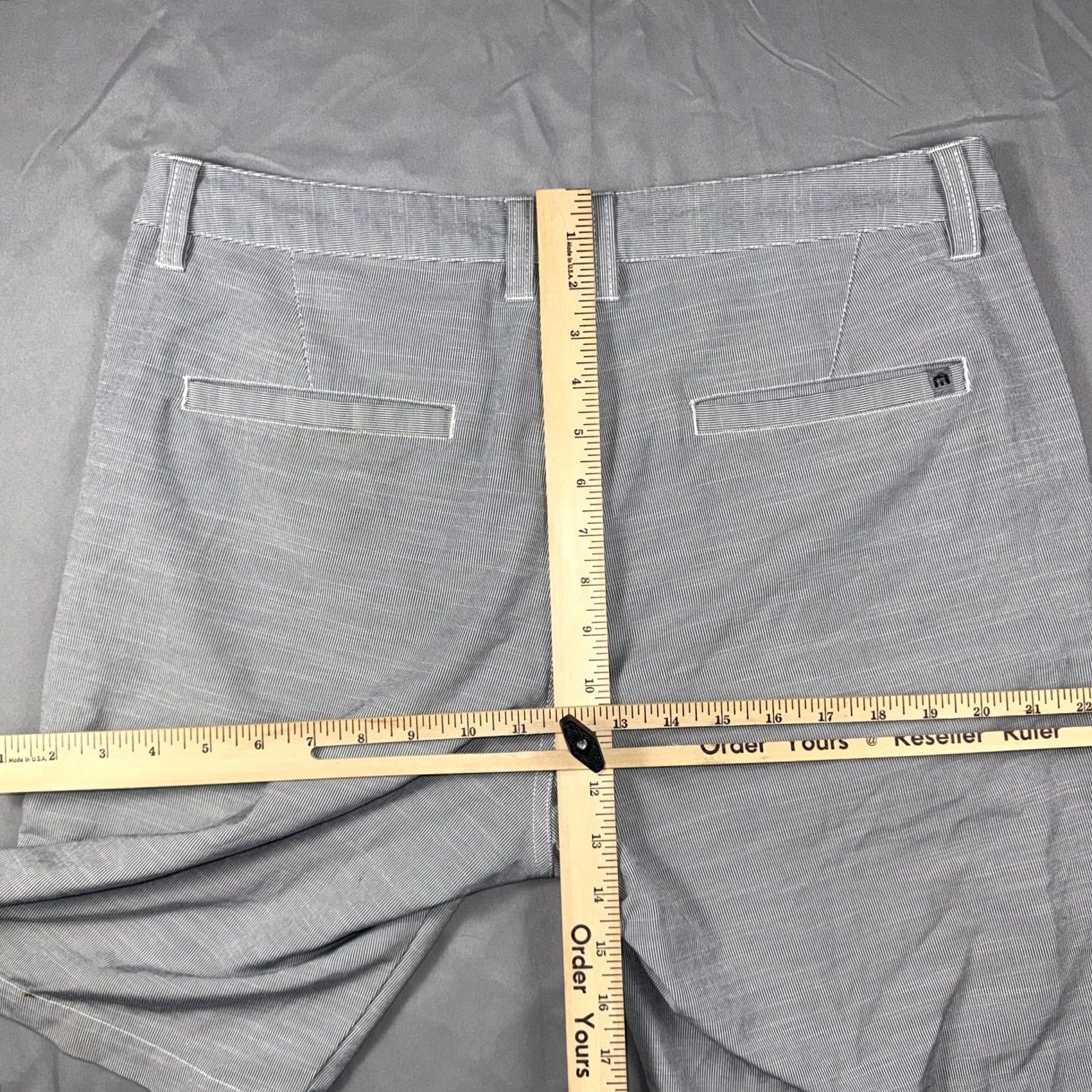 TravisMathew Travis Mathew Shorts Mens 33 Gray Stripe Tech Golf Chino Stretch Casual Summer Size US 33 - 6 Thumbnail
