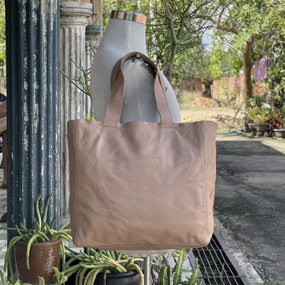 agnes b. Beige Leather Tote Bag Size ONE SIZE - 3 Thumbnail
