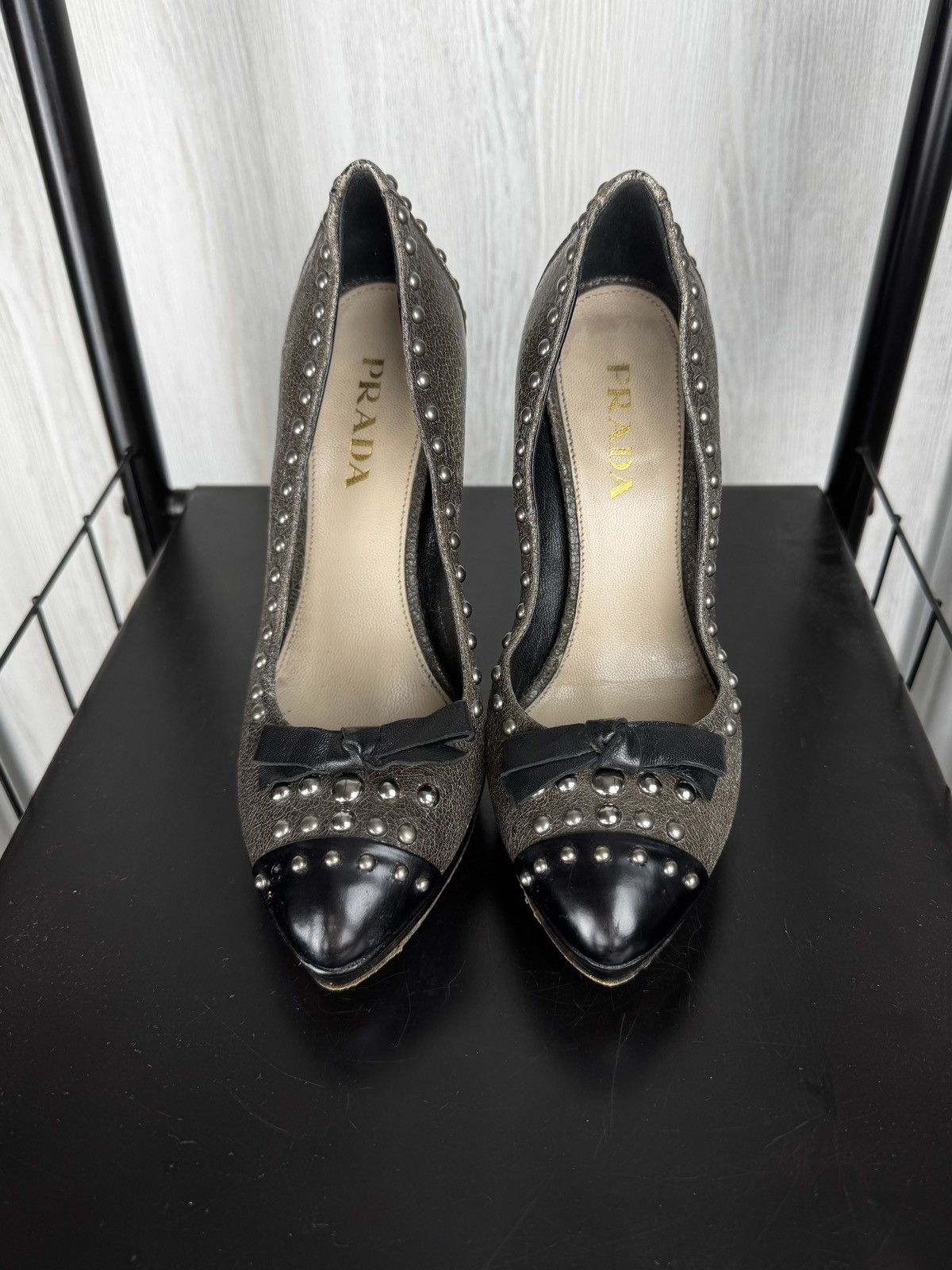 Prada Prada Grey/Black Studded Textured Leather Bow Pumps Sz 34.5 Size US 4.5 / IT 34.5 - 7 Thumbnail