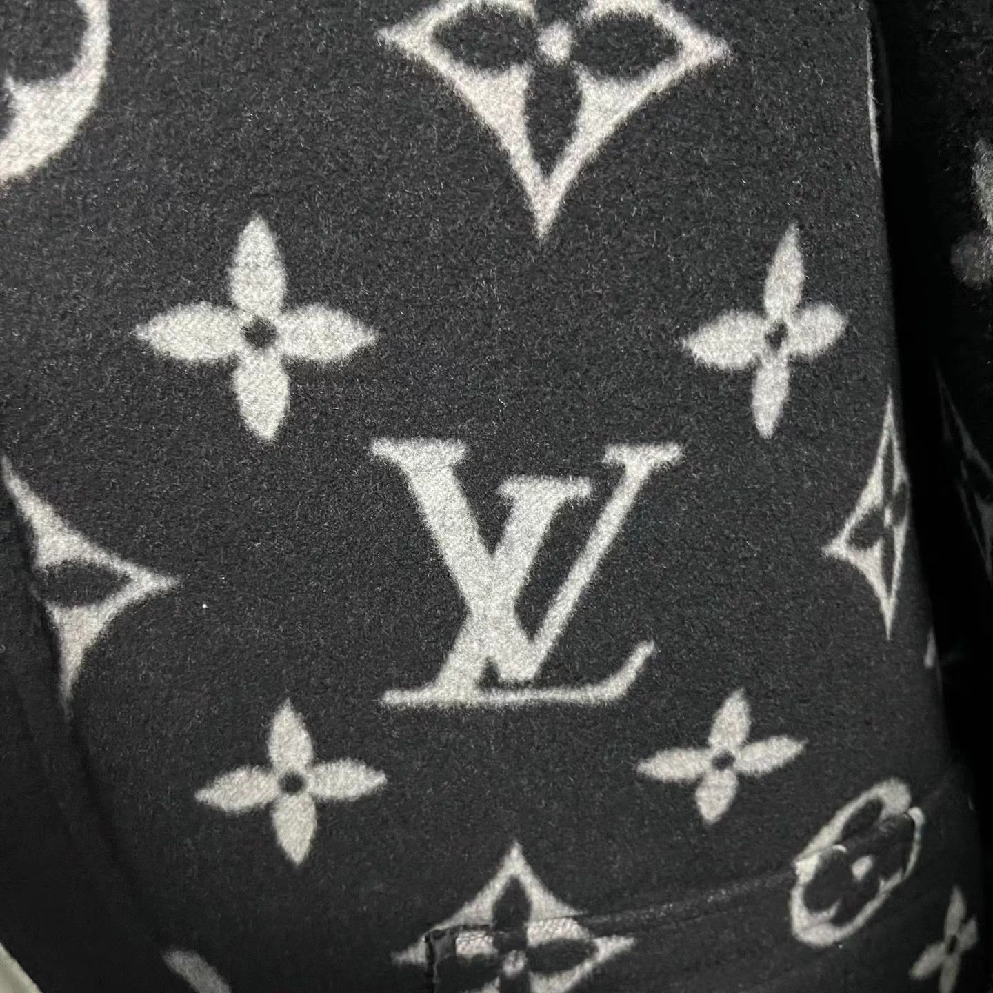 Louis Vuitton Louis Vuitton Black Crew Neck Buttoned Jacket 38 Size S / US 4 / IT 40 - 4 Thumbnail