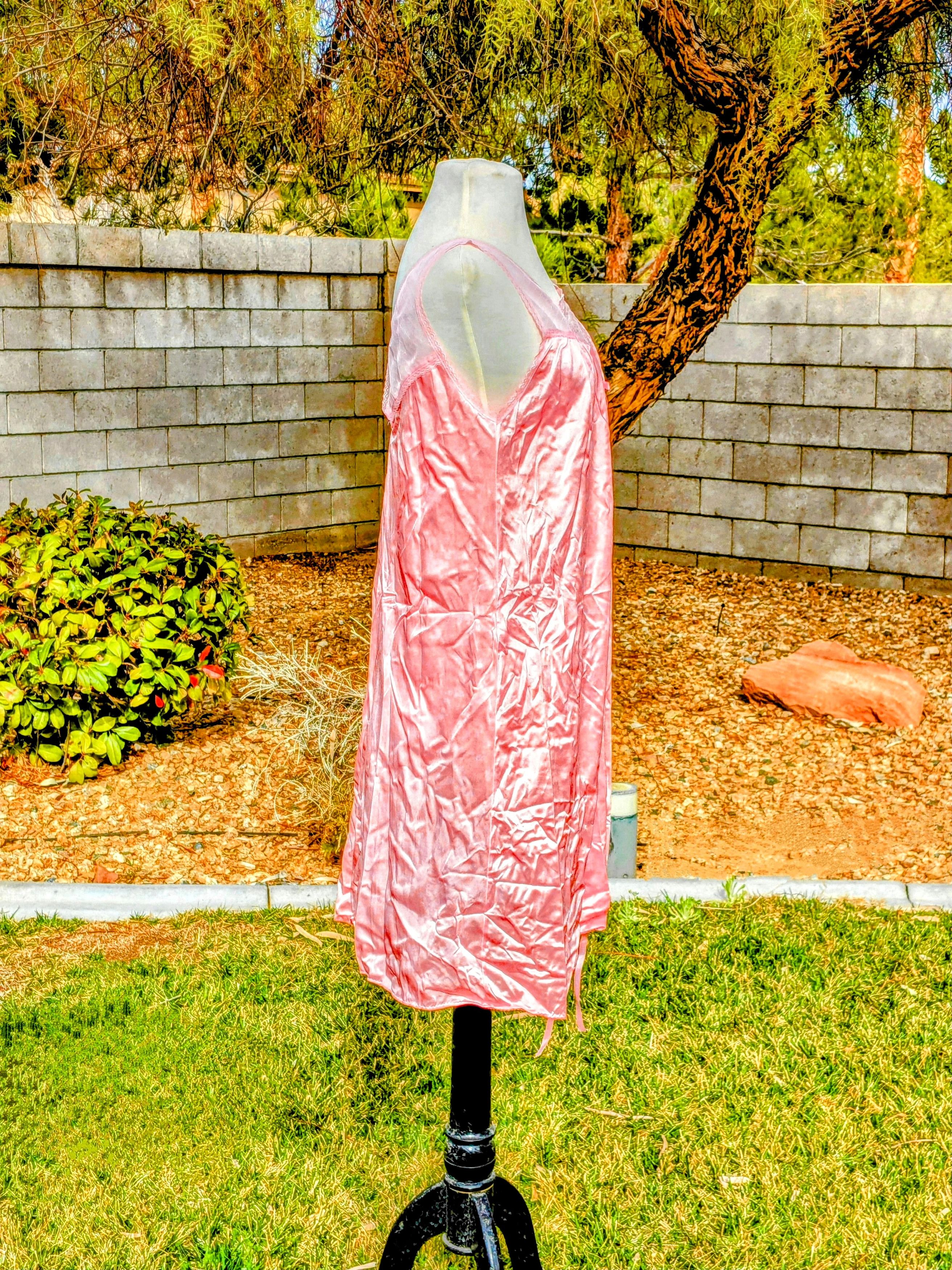 Vintage Vintage Samye USA Made Nightgown Pink Lace Negligee Slip Size M / US 6-8 / IT 42-44 - 3 Thumbnail