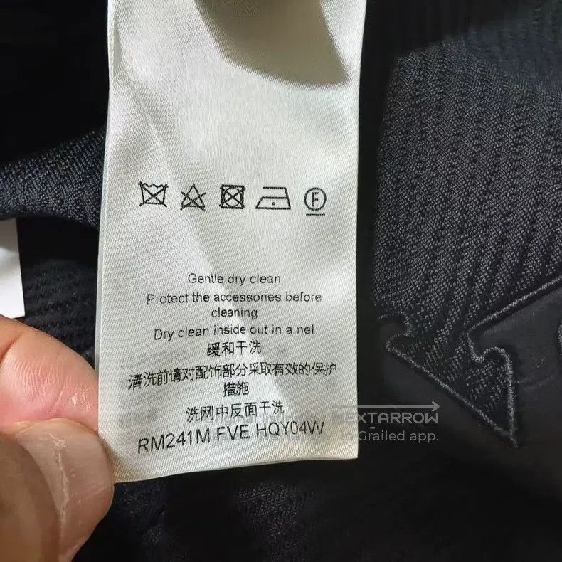Louis Vuitton Louis Vuitton size m Black large logo knit sweatpants Size US 28 / EU 44 - 5 Thumbnail