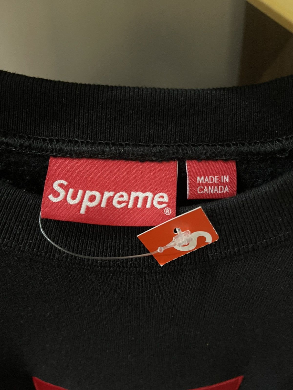 Supreme SUPREME BLACK ON RED BNWT Size US M / EU 48-50 / 2 - 3 Thumbnail