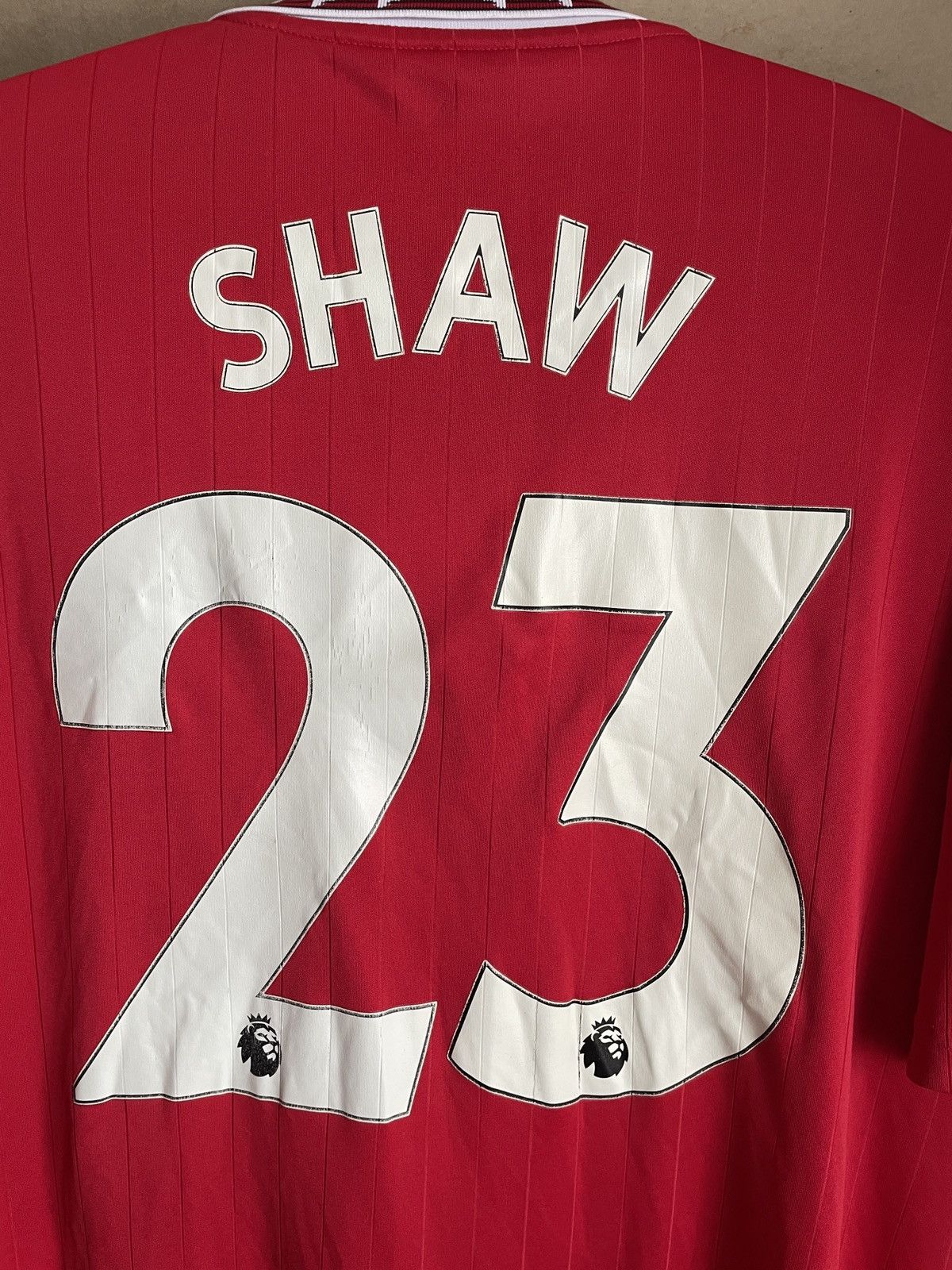 Adidas Manchester United Adidas 2022/23 Home Luke Shaw Jersey Shirt Size US XL / EU 56 / 4 - 13 Thumbnail