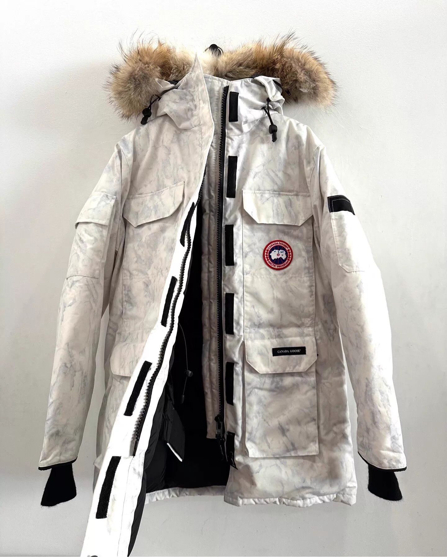 Canada Goose Canada Goose Expedition women's white down parka L logo Size L / US 10 / IT 46 - 4 Thumbnail