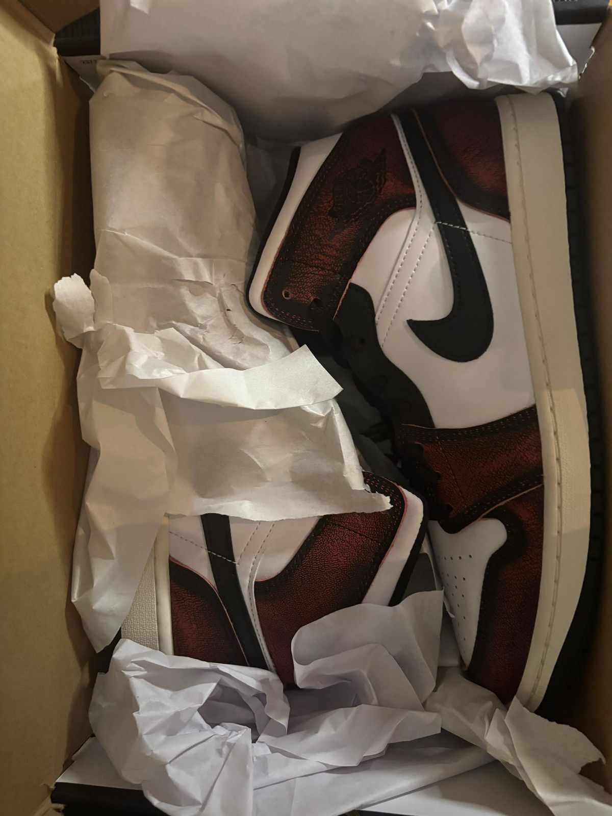 Jordan Brand Air Jordan 1 Mid SE 'Wear-Away' Size US 11 / EU 44 - 16 Thumbnail