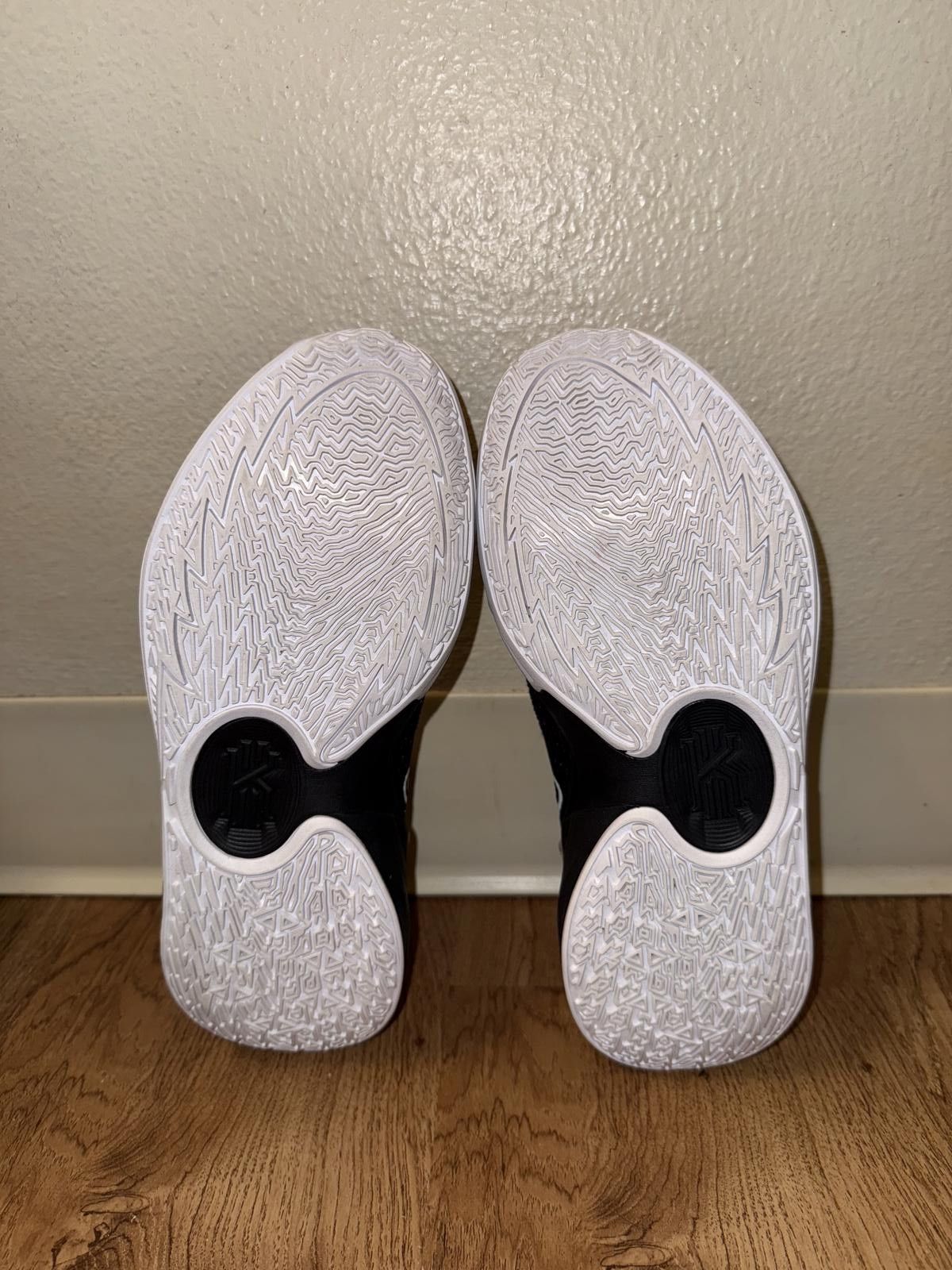 Nike Kyrie 5 Low TB Black White