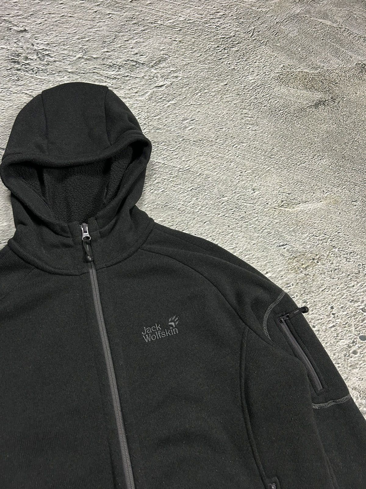 Jack Wolfskin × Vintage Vintage Jack Wolfskin Black Fleece Zip-Hoodie Size US M / EU 48-50 / 2 - 2 Thumbnail