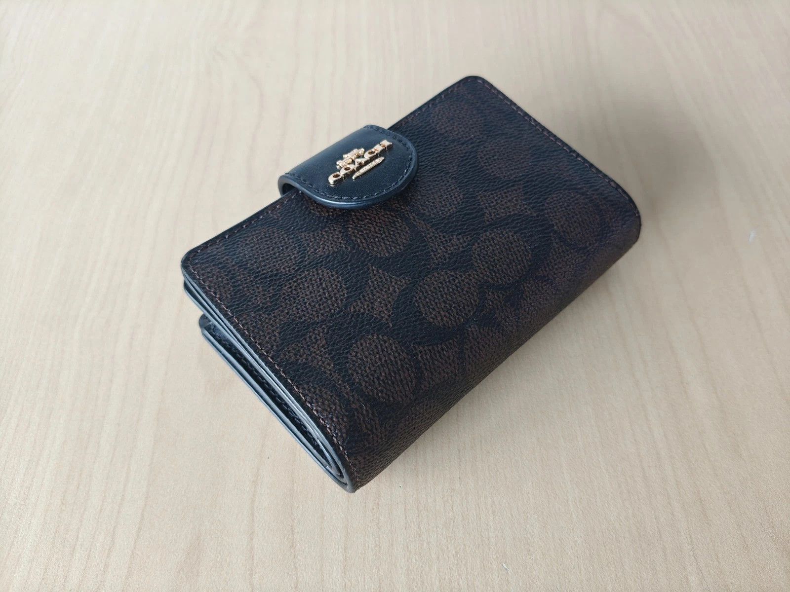 Coach Coach Medium Corner Zip Wallet In Signature T/1005 Size ONE SIZE - 6 Thumbnail