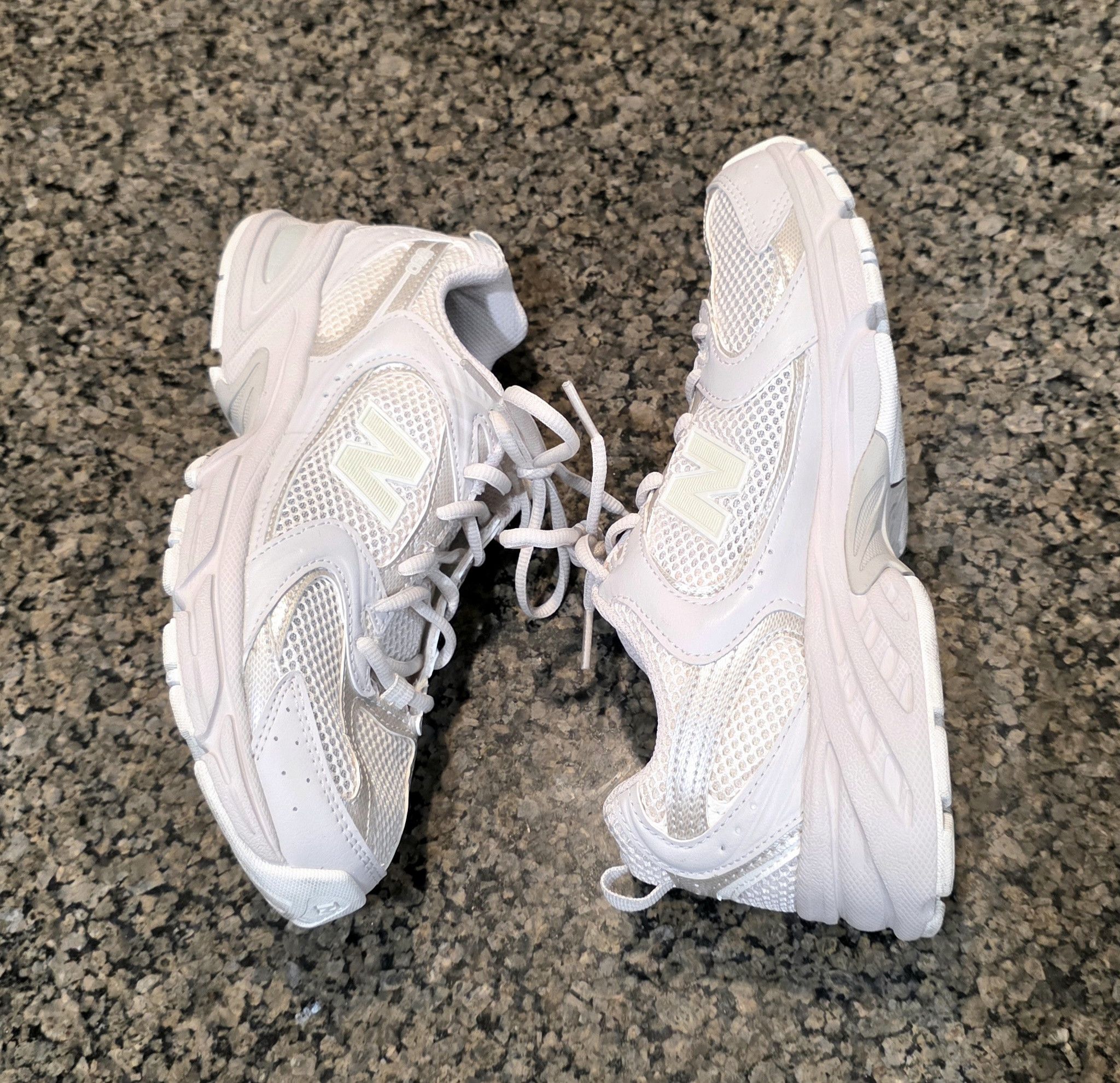 New Balance New Balance 530 Mens Womens White Metallic Silver Moonbeam Size US 6 / EU 39 - 5 Thumbnail