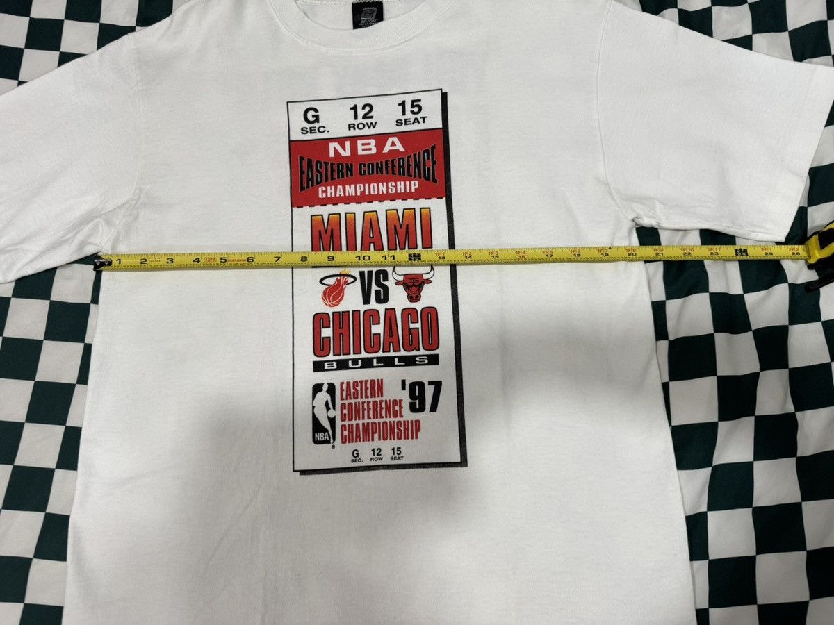 Vintage Vintage 1997 Miami Heat vs Chicago Bulls ECF promo shirt Size US L / EU 52-54 / 3 - 4 Thumbnail