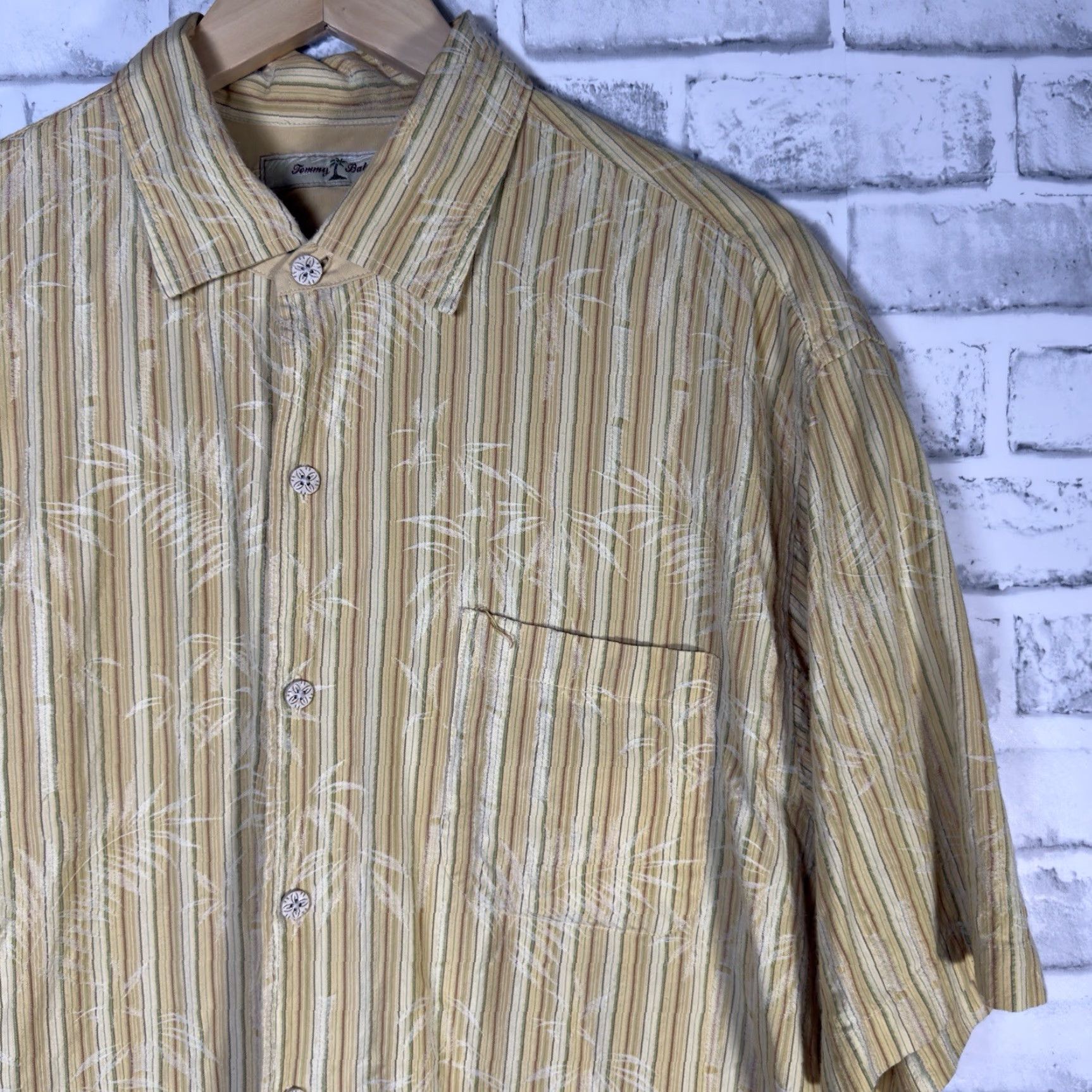 Tommy Bahama VINTAGE Tommy Bahama Hawaiian Shirt Men Large Silk Short Sleeve Yellow Palm Tree 90s Size US L / EU 52-54 / 3 - 2 Thumbnail