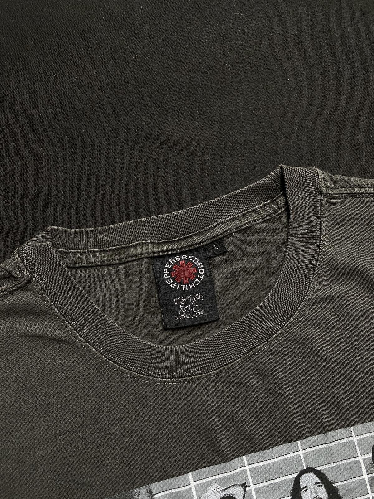 Japanese Brand Rare Red Hot Chili Peppers Band Graphic T-shirt Large Size US L / EU 52-54 / 3 - 2 Thumbnail
