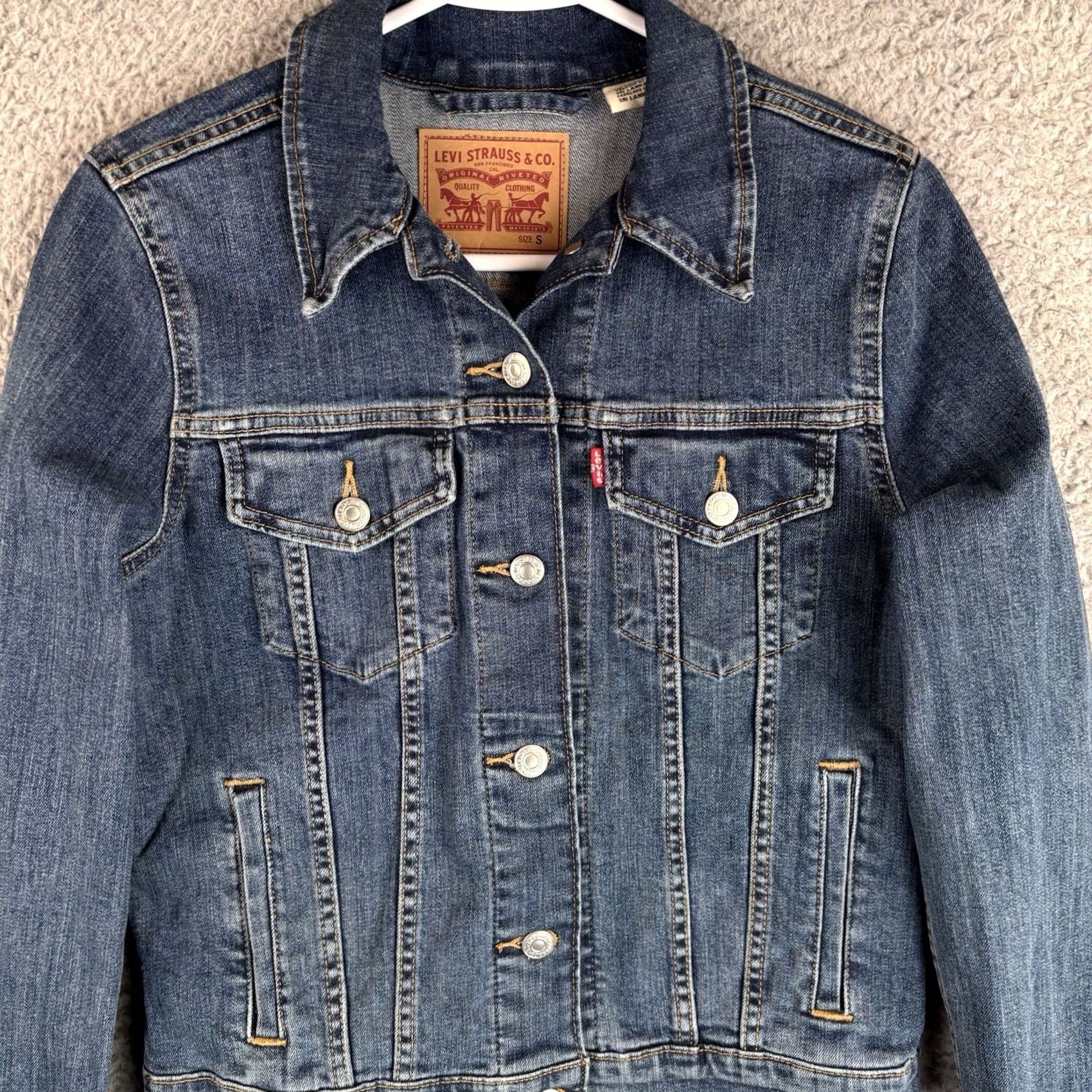 Levi's Levi's Trucker Jacket Denim Blue Short Regular Sleeve Pockets Button PVC? (Note: Original contains no PVC; proceeding with allowed words only) Size 28" / US 6 / IT 42 - 2 Thumbnail
