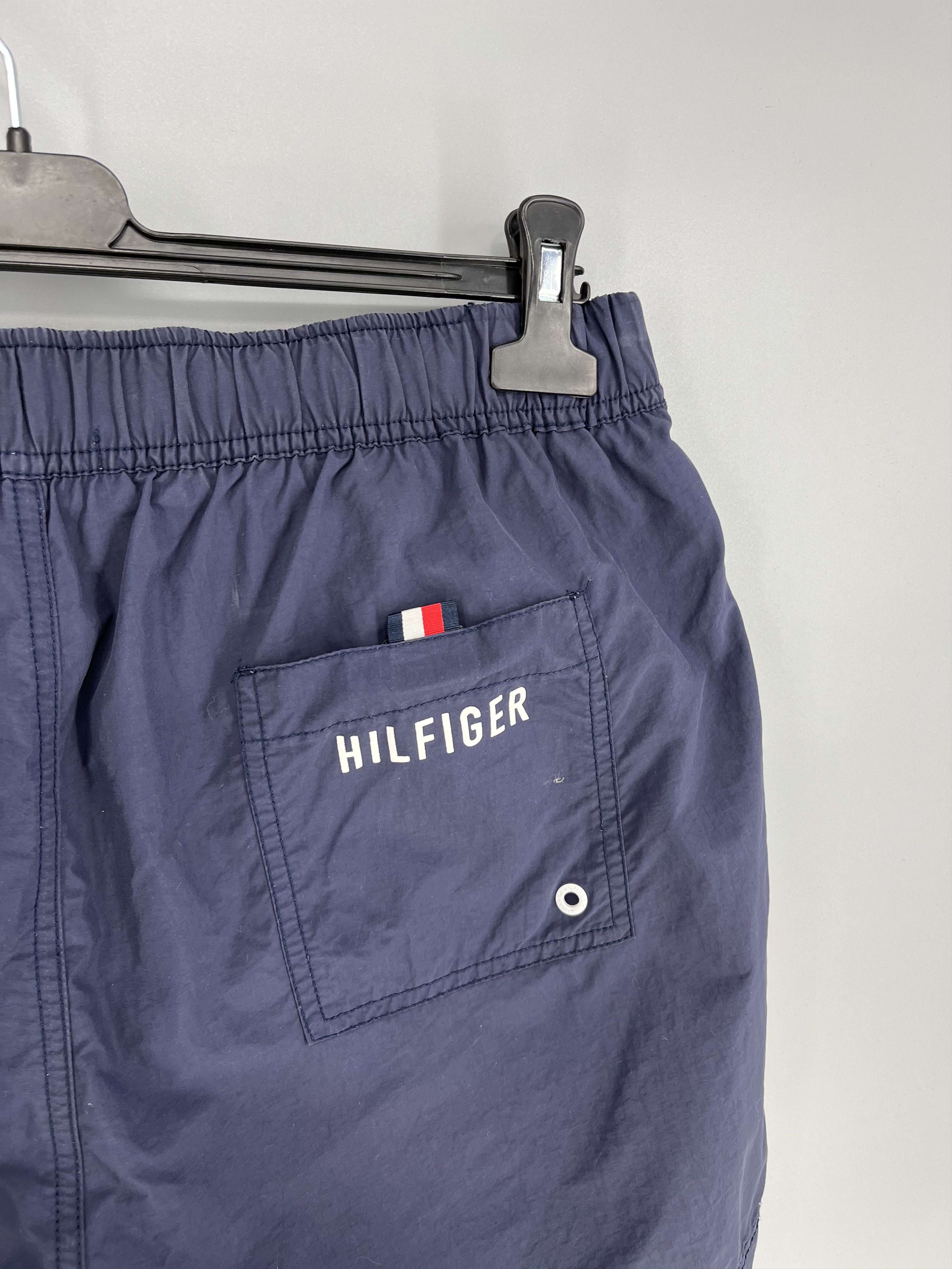 Tommy Hilfiger 90s Vintage Tommy Hilfiger Navy Nylon Big Logo Shorts Travis Size US 36 / EU 52 - 8 Thumbnail