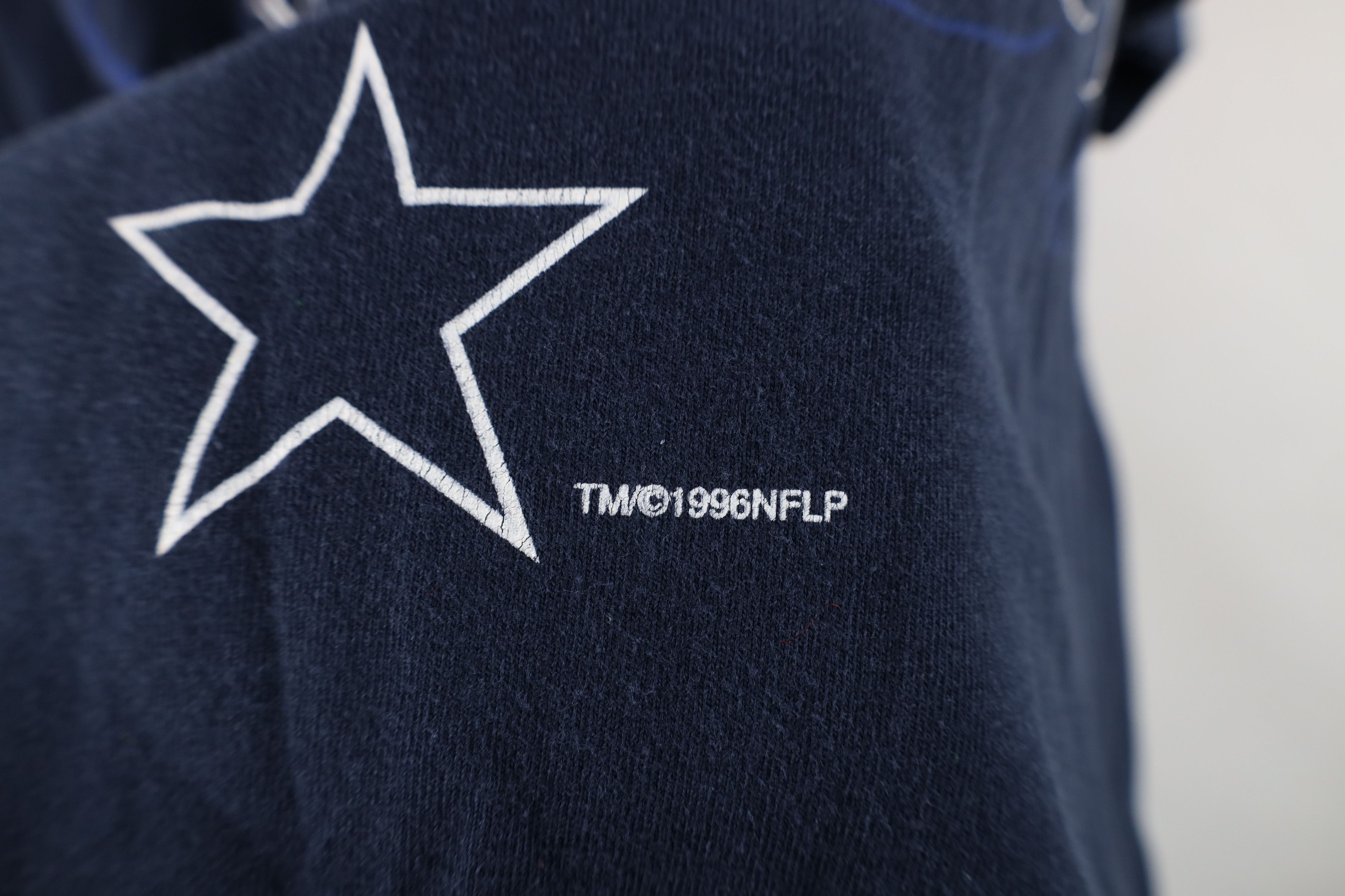 Vintage Vintage 90s Dallas Cowboys Football Helmet T-Shirt Blue USA Size US XL / EU 56 / 4 - 12 Thumbnail