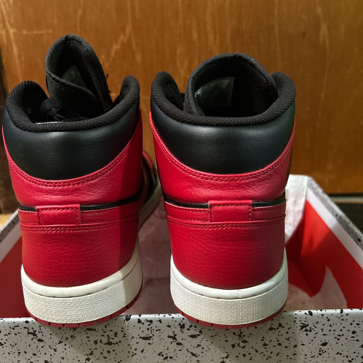 Jordan Brand Banned mid Size US 11 / EU 44 - 1 Thumbnail