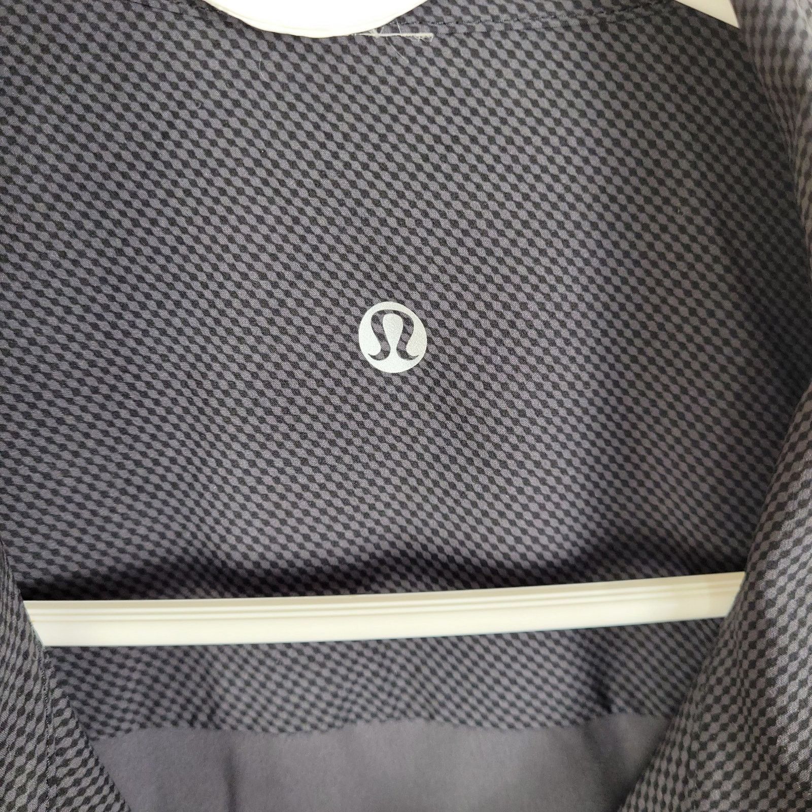 Lululemon Lululemon Men black and grey reversible full zip windbreaker Size US L / EU 52-54 / 3 - 3 Thumbnail