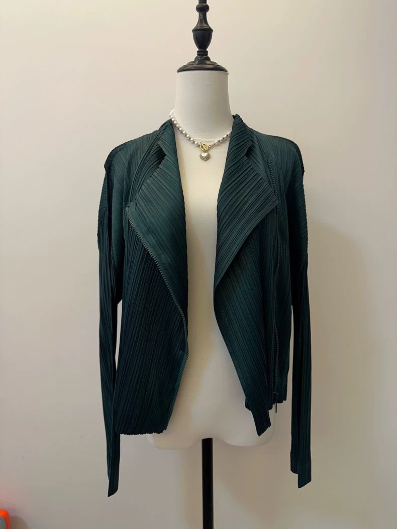 Issey Miyake Issey Miyake size:2 Green pleated coat Size M / US 6-8 / IT 42-44 - 2 Thumbnail