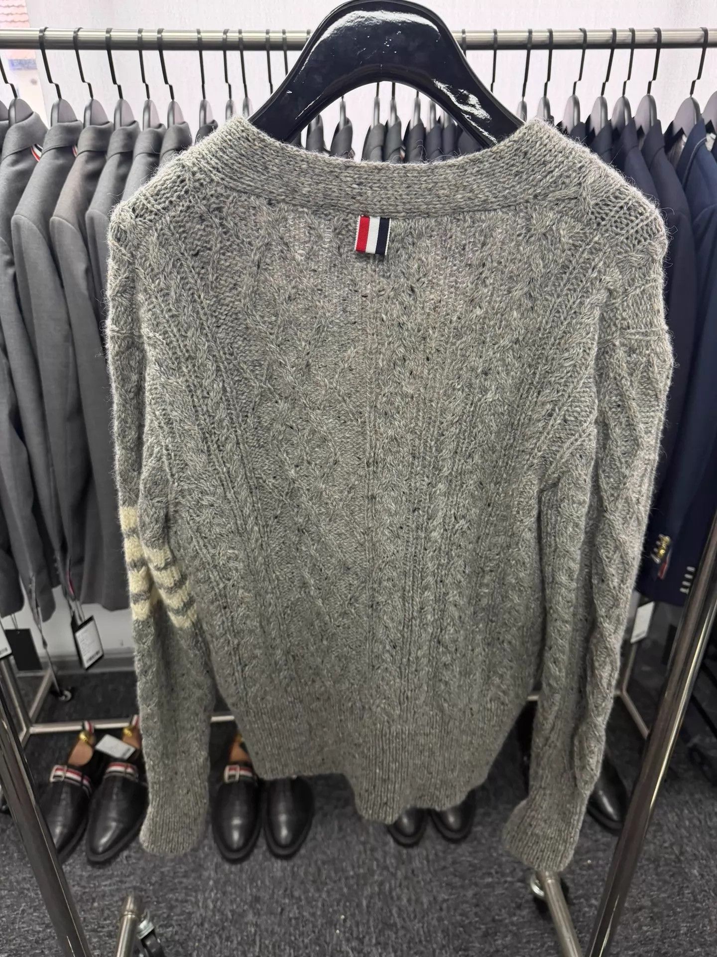 Thom Browne Thom Browne 4-Bar Light Gray Cardigan Size 3 Size US L / EU 52-54 / 3 - 2 Thumbnail
