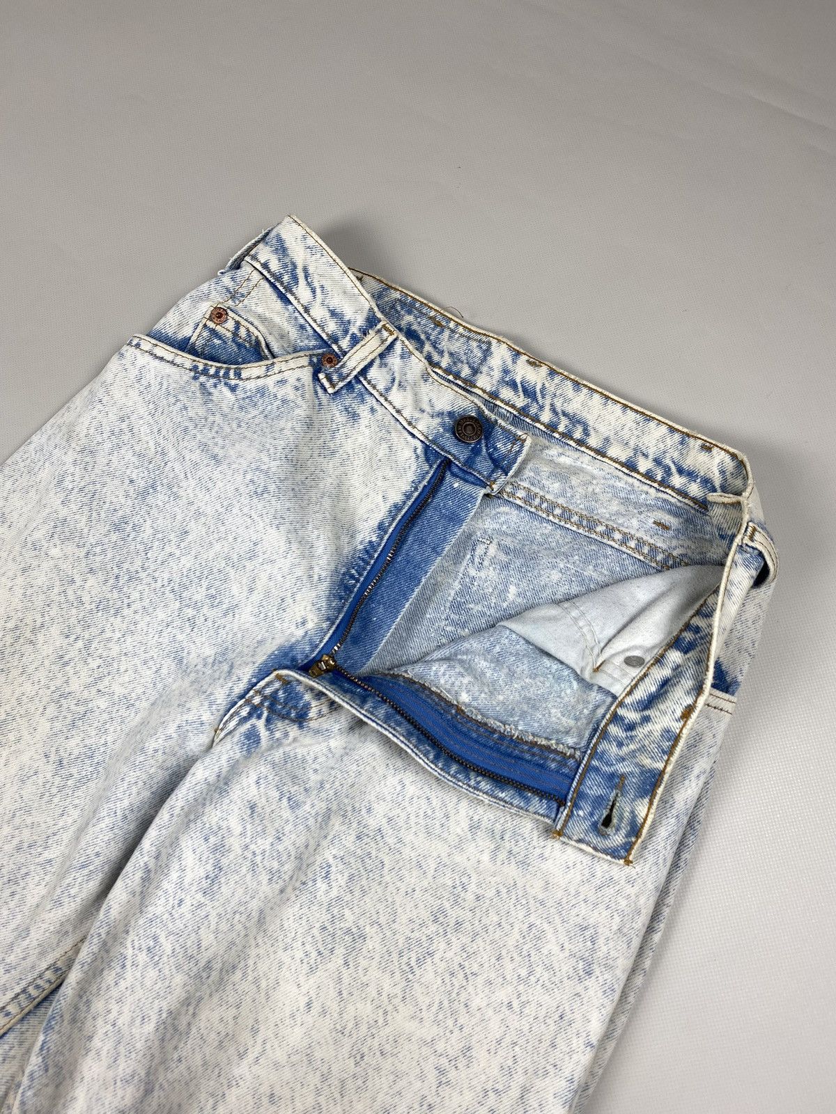 Levi's × Vintage VTG 90s Levi’s 550 men’s light blue jeans size 32 30 USA Size US 32 / EU 48 - 13 Thumbnail