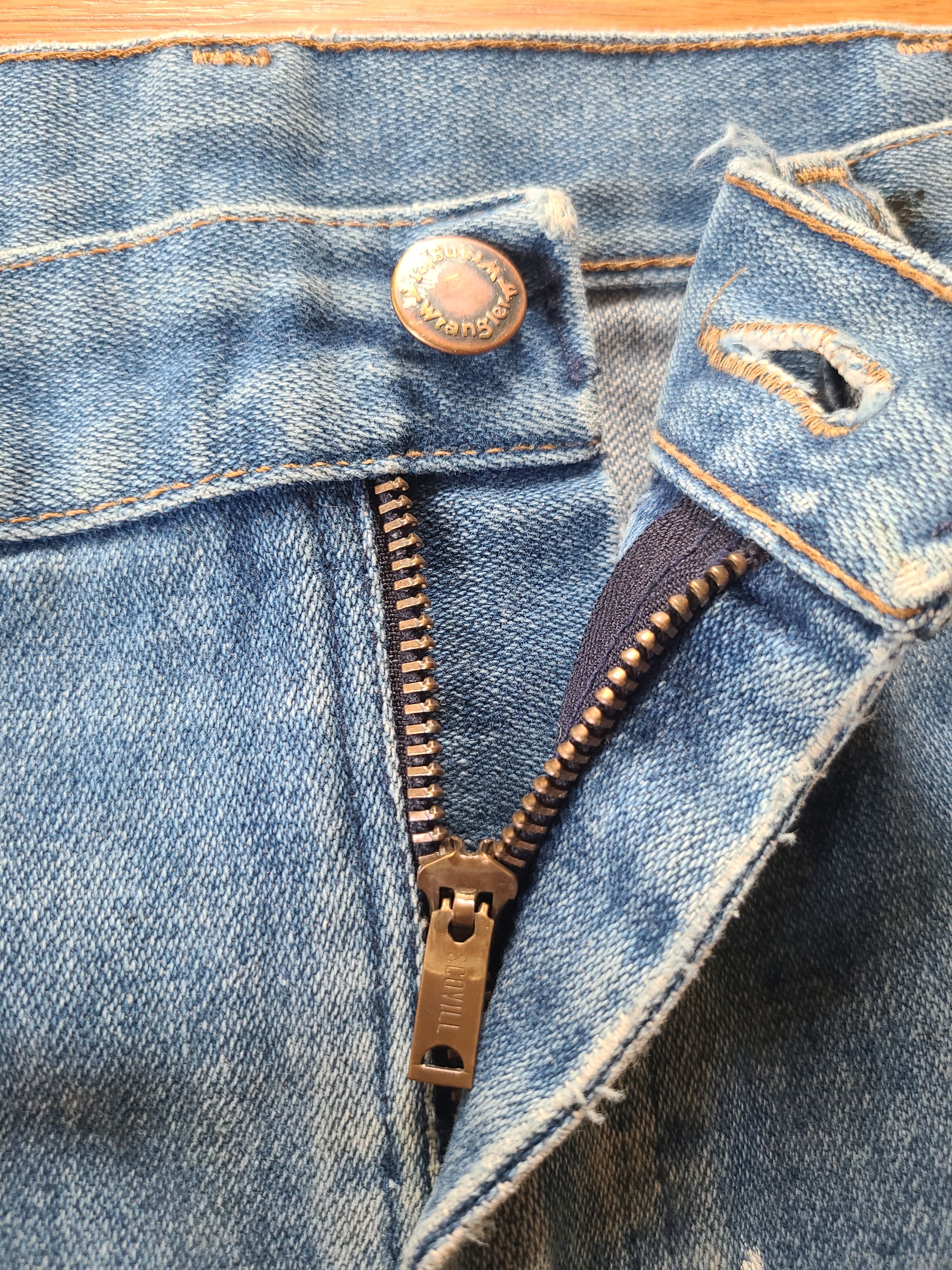 Cowboy Equipment Vintage 80s Wrangler Bootcut Painter Jeans Helmet Lang Style Size US 32 / EU 48 - 2 Thumbnail
