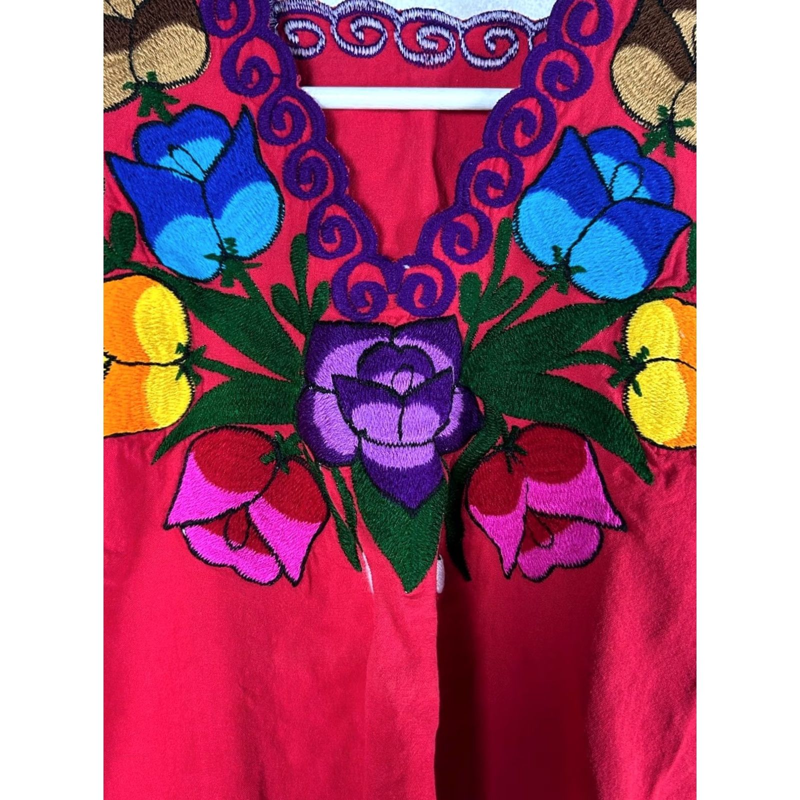 Vintage VINTAGE Mexican Womens Top Medium Red V-Neck Cap Sleeve Boho Embroidered Blouse Size M / US 6-8 / IT 42-44 - 2 Thumbnail