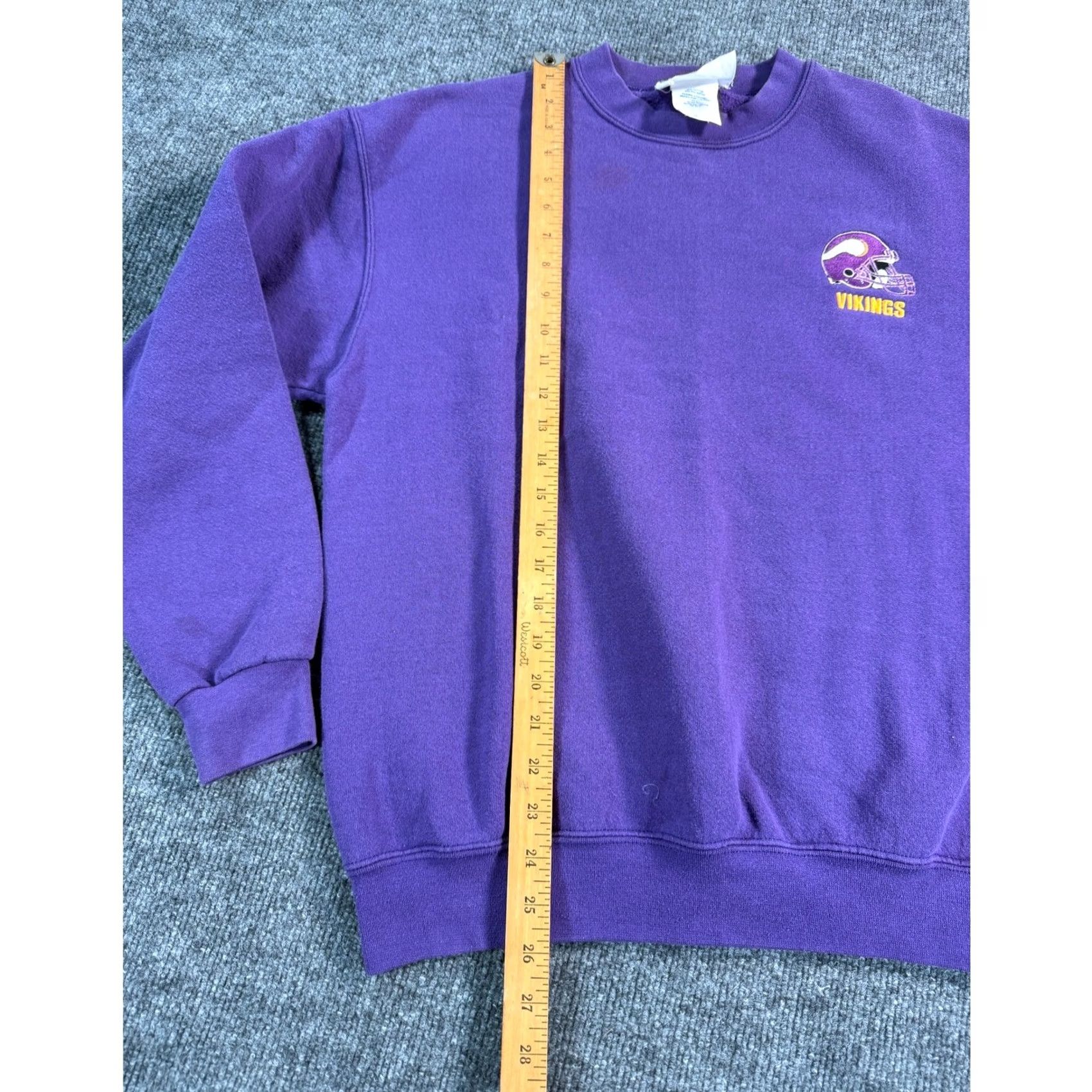 Vintage VINTAGE Majestic Minnesota Vikings Sweatshirt Adult Medium Purple Crewneck NFL Size US M / EU 48-50 / 2 - 4 Thumbnail