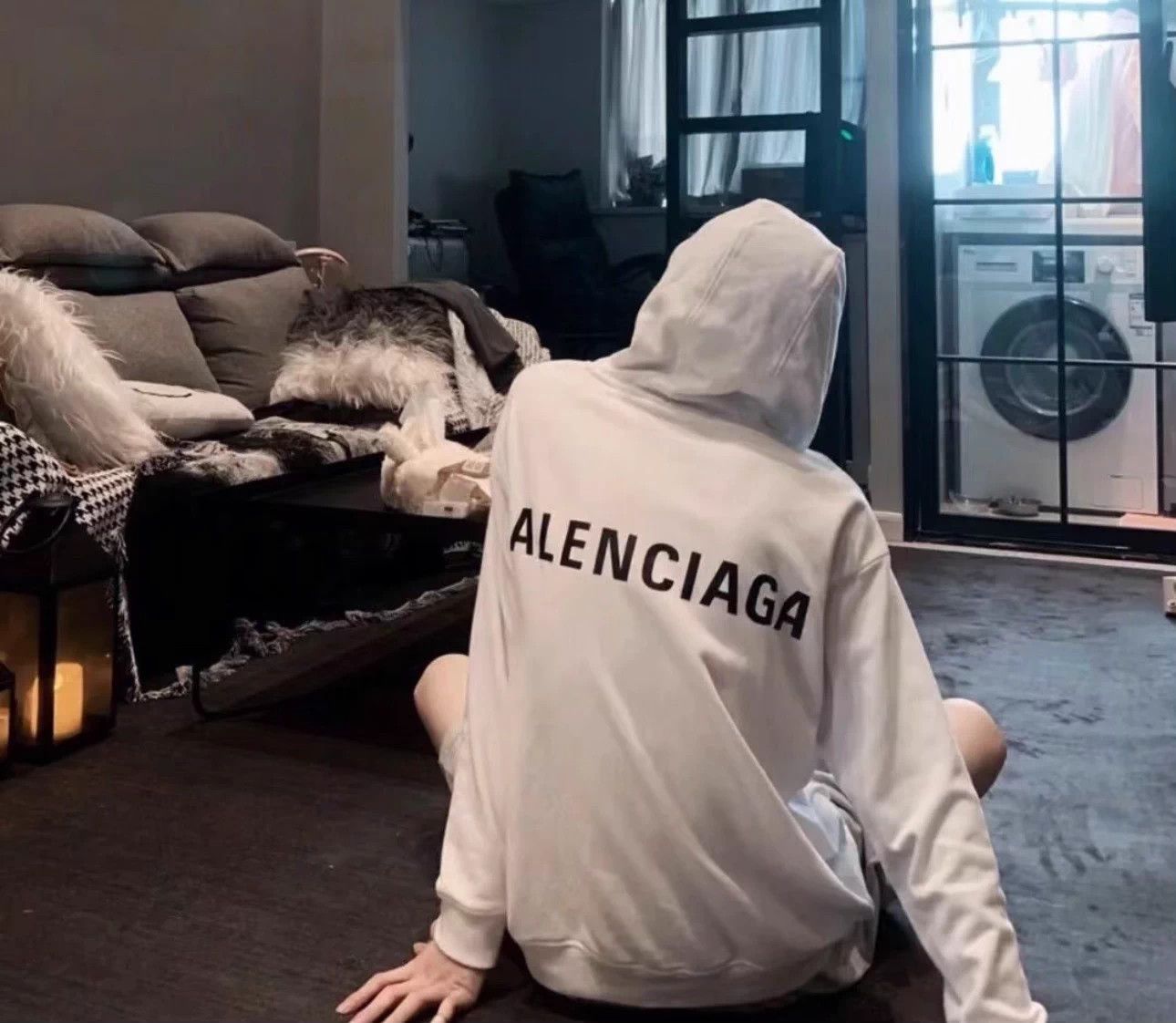 Balenciaga Balenciaga White Back Big Logo Hoodie OS M Size M / US 6-8 / IT 42-44 - 7 Thumbnail