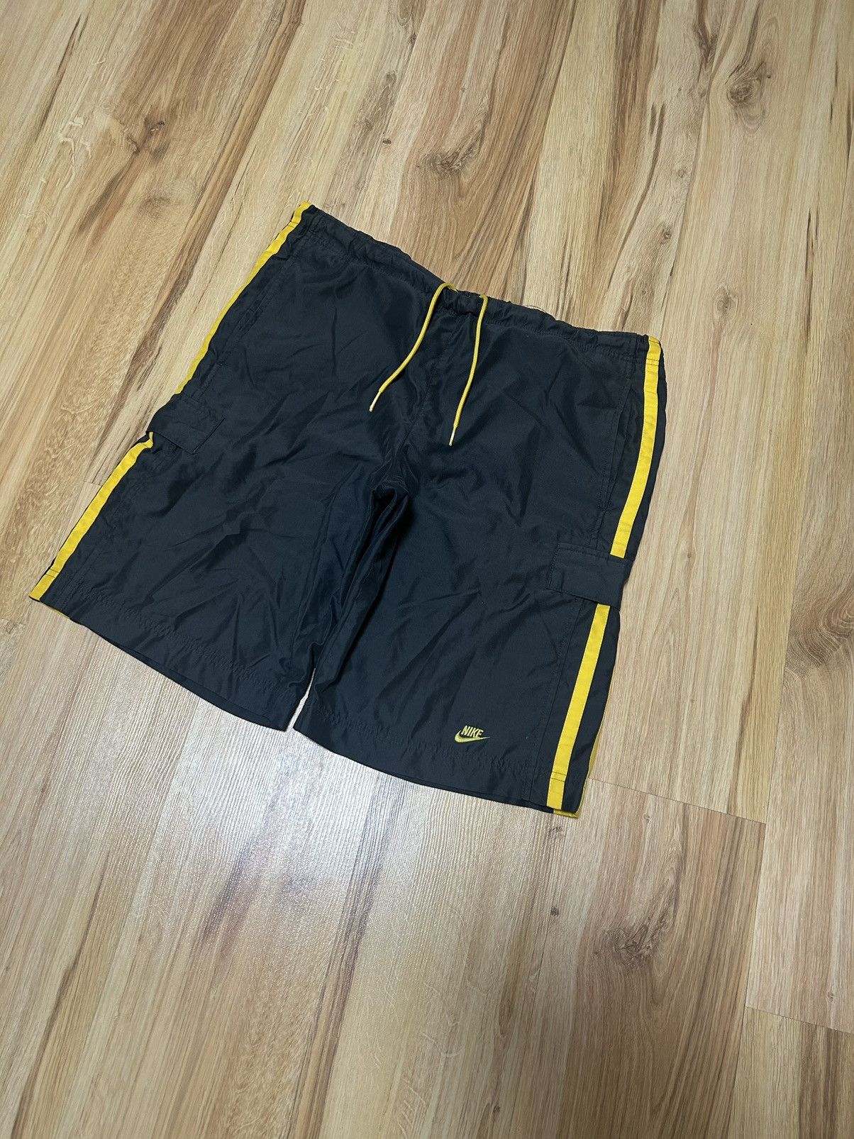Nike × Vintage Vintage Nike nylon cargo baggy shorts Size US 34 / EU 50 - 1 Thumbnail