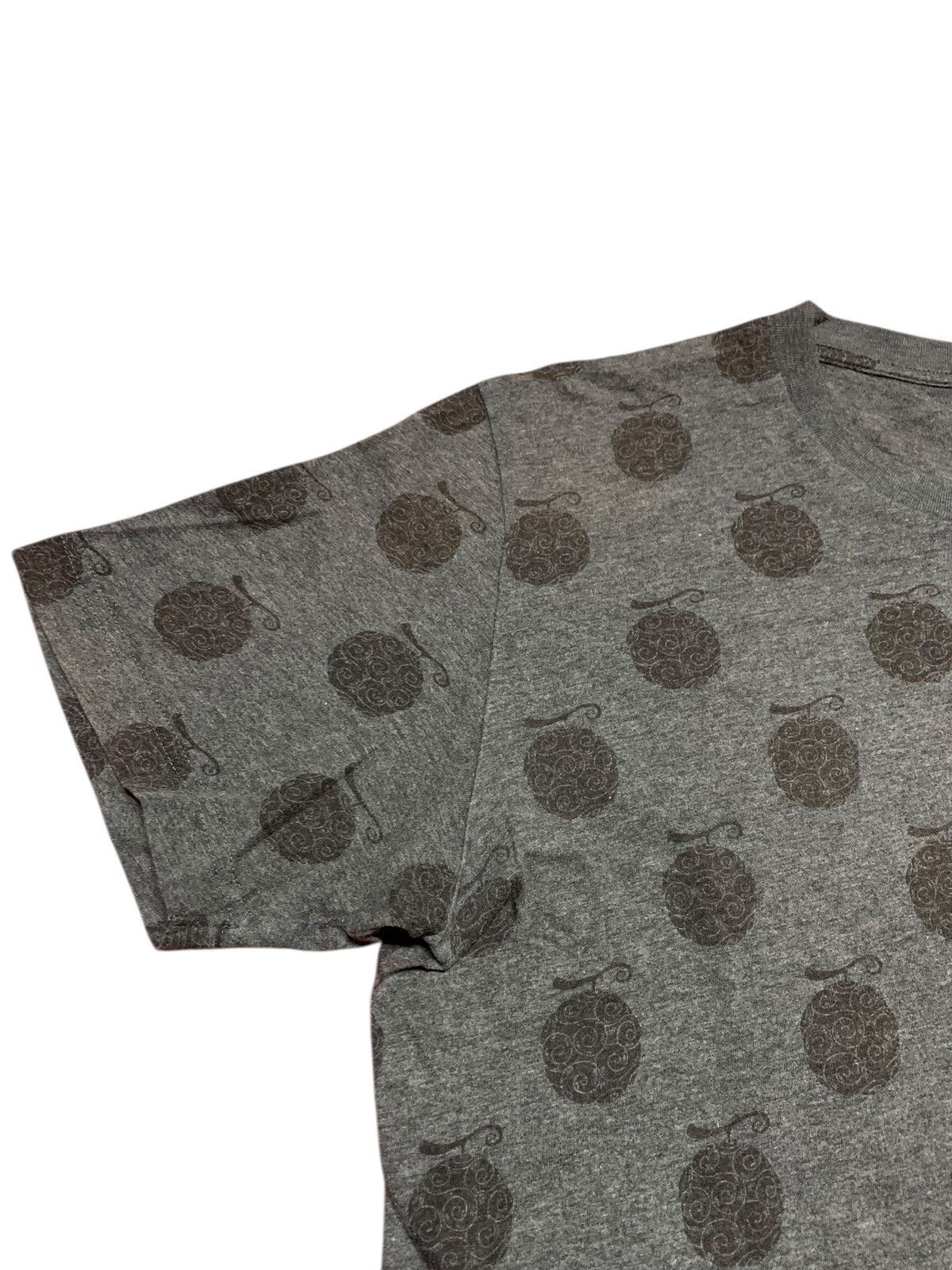 One Piece UNIQLO DEVIL FRUIT BY ONE PIECE Size US L / EU 52-54 / 3 - 3 Thumbnail