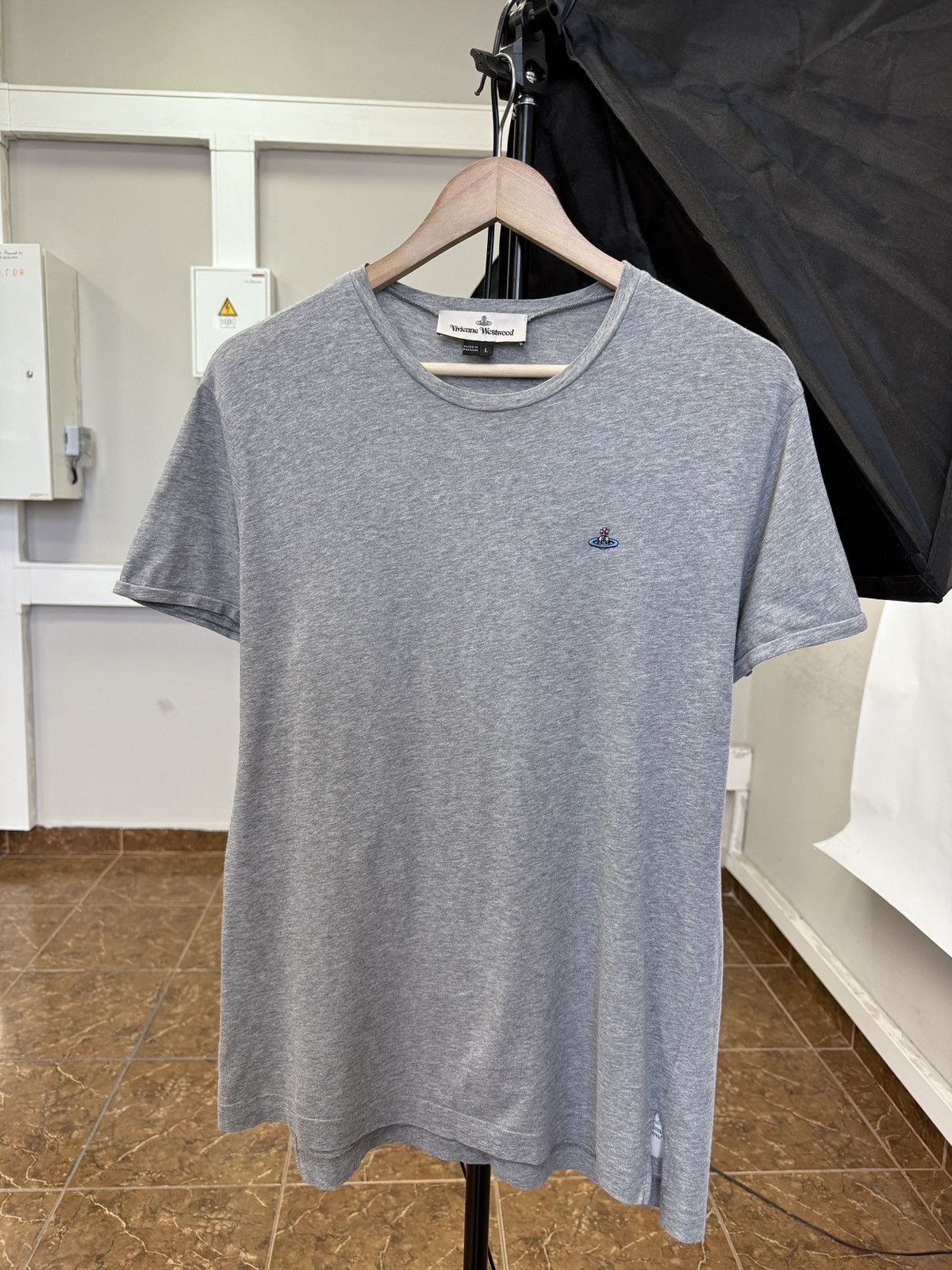 Vivienne Westwood Vivienne Westwood Luxury T-Shirt Rare Retro Hype Y2K Size US L / EU 52-54 / 3 - 1 Thumbnail