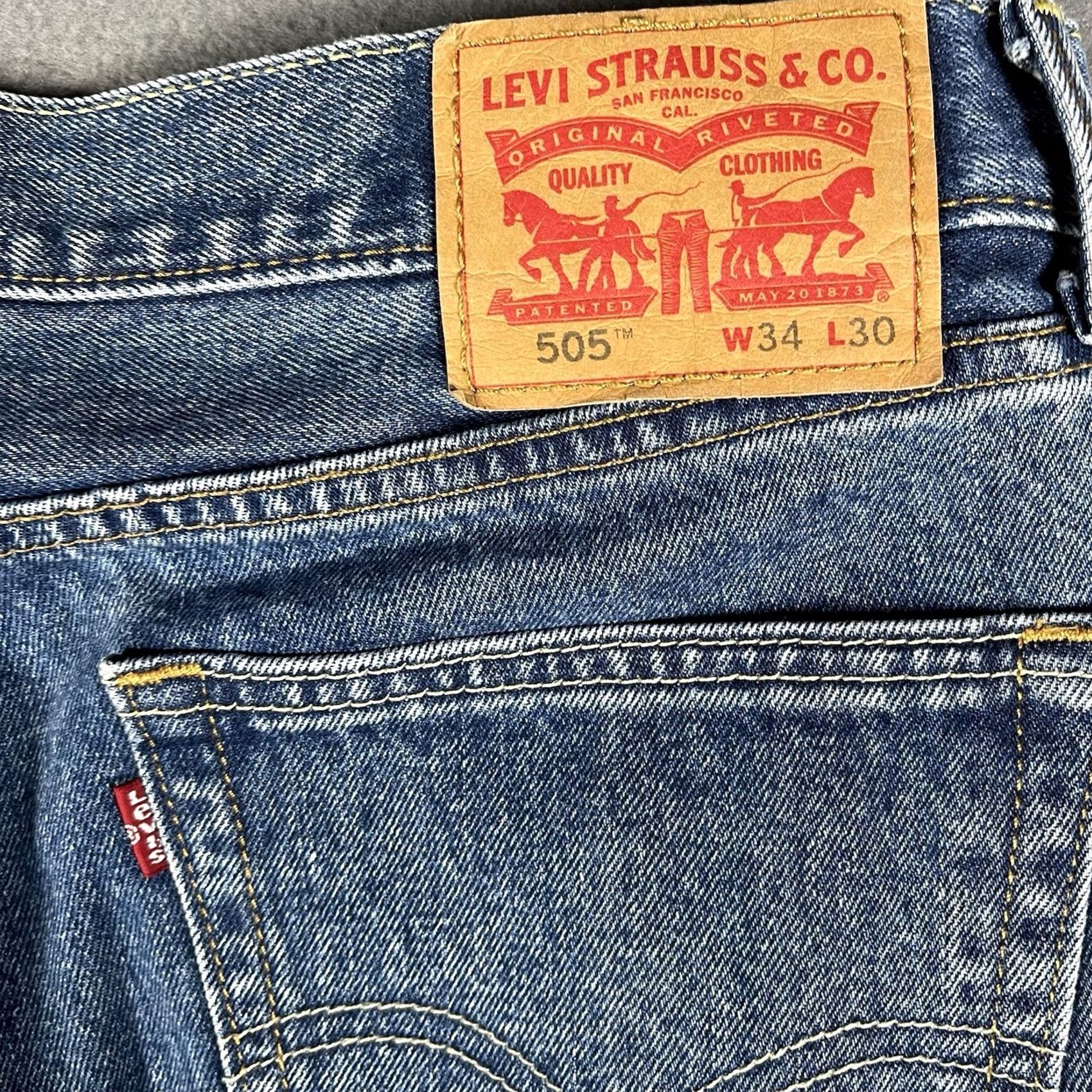 Levi's Levi's 505 Jeans Denim Blue Medium Wash 34x30 Regular Waist 34 Inseam 30 Belt Loops Zipper Button Men Size US 34 / EU 50 - 5 Thumbnail