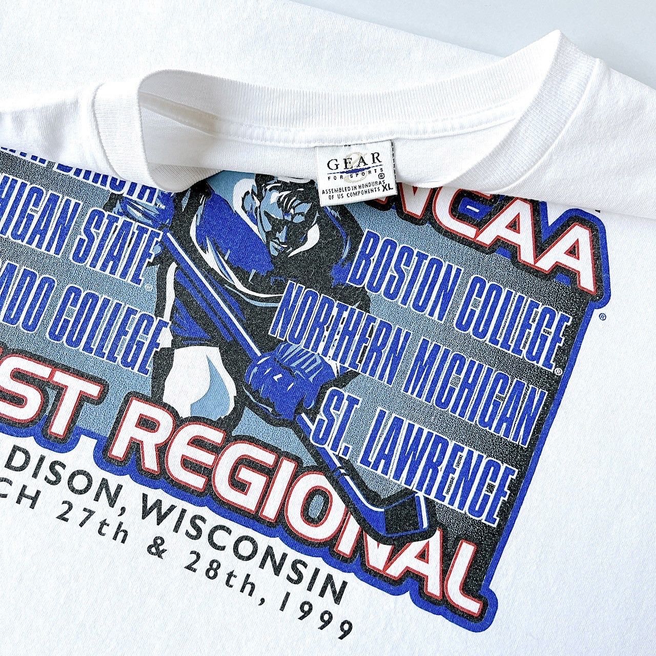 Vintage 90s NCAA Ice Hockey West Regional t-shirt/ XL Size US XL / EU 56 / 4 - 8 Thumbnail
