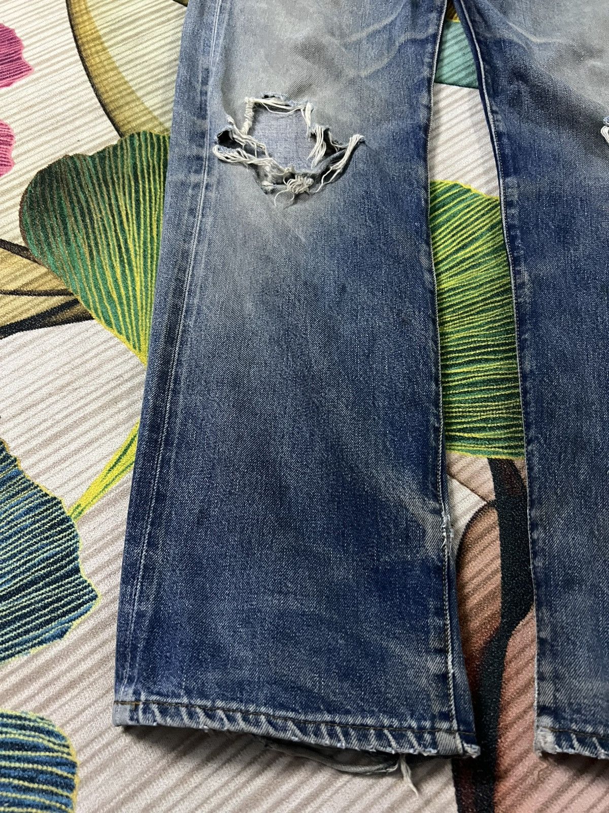 Levi's Vintage 1993 Levis 501 E Selvedge Distressed Ripped Jean Size US 29 - 4 Thumbnail