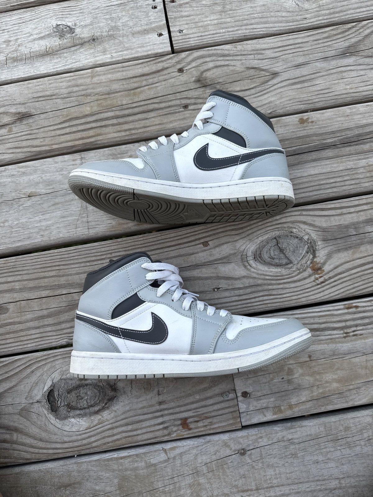 Jordan Brand Jordan 1 Mid Light Smoke Grey Size US 9.5 / EU 42-43 - 2 Thumbnail