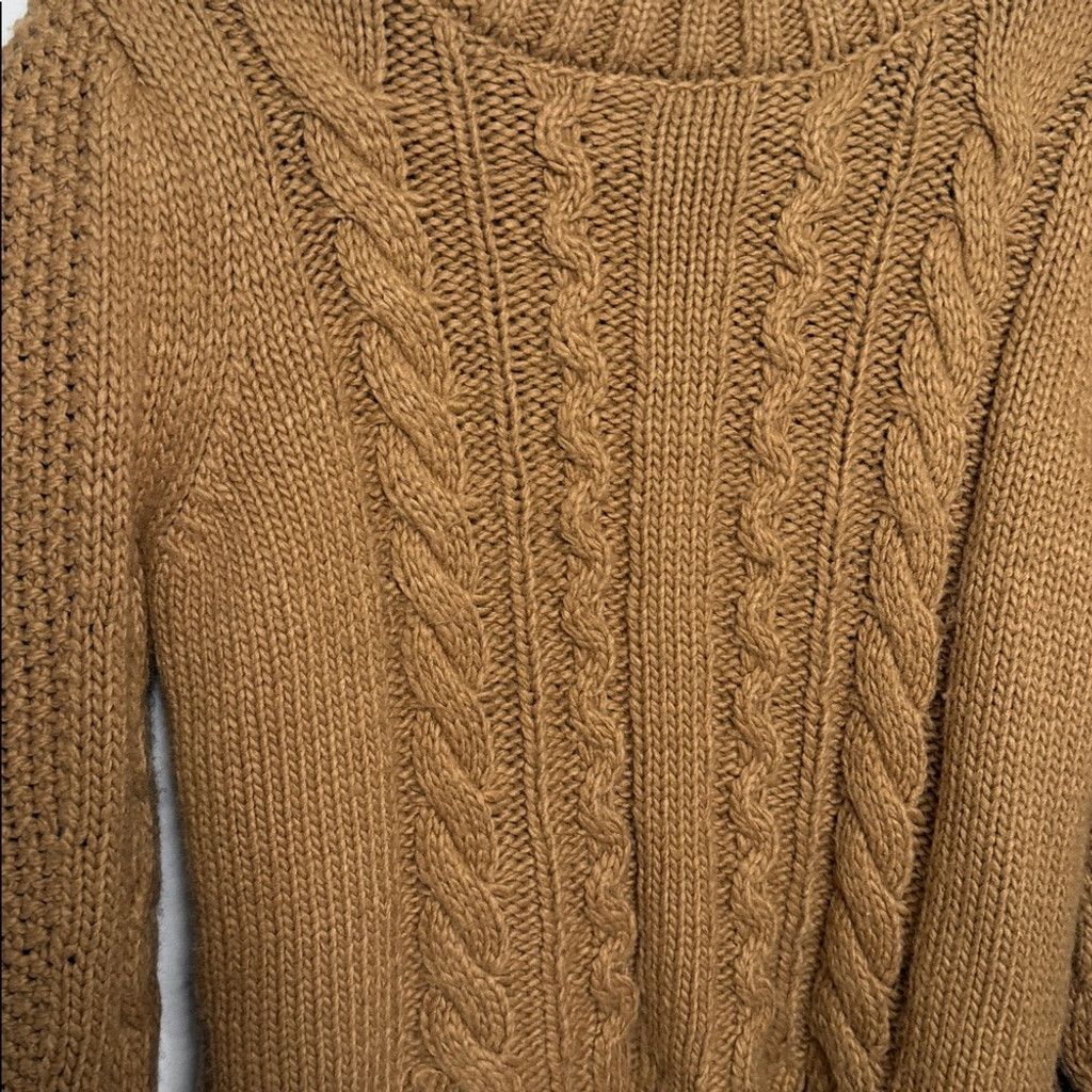 Elie Tahari Elie. Tahari cable knit tan crew neck pullover sweater sz M Size M / US 6-8 / IT 42-44 - 4 Thumbnail