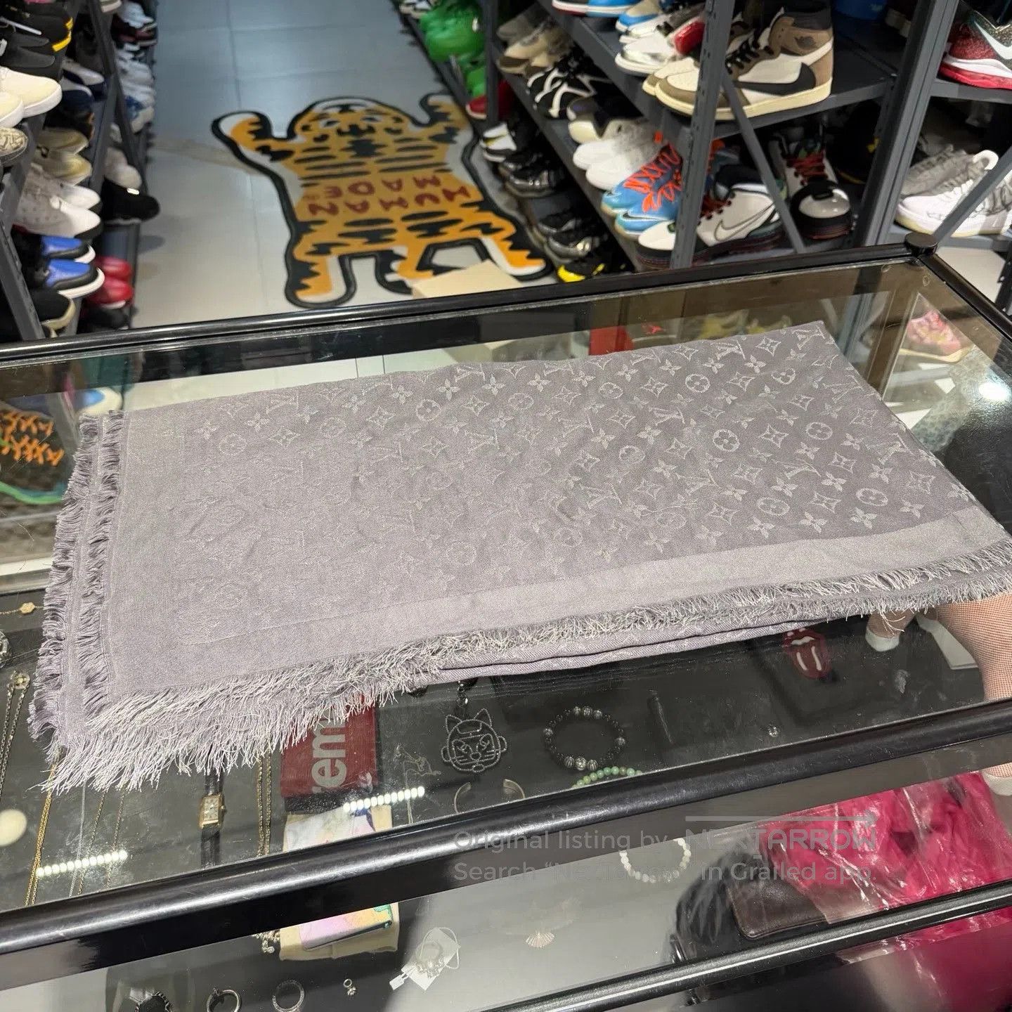 Louis Vuitton Louis Vuitton Monogram Scarf. Size ONE SIZE - 3 Thumbnail