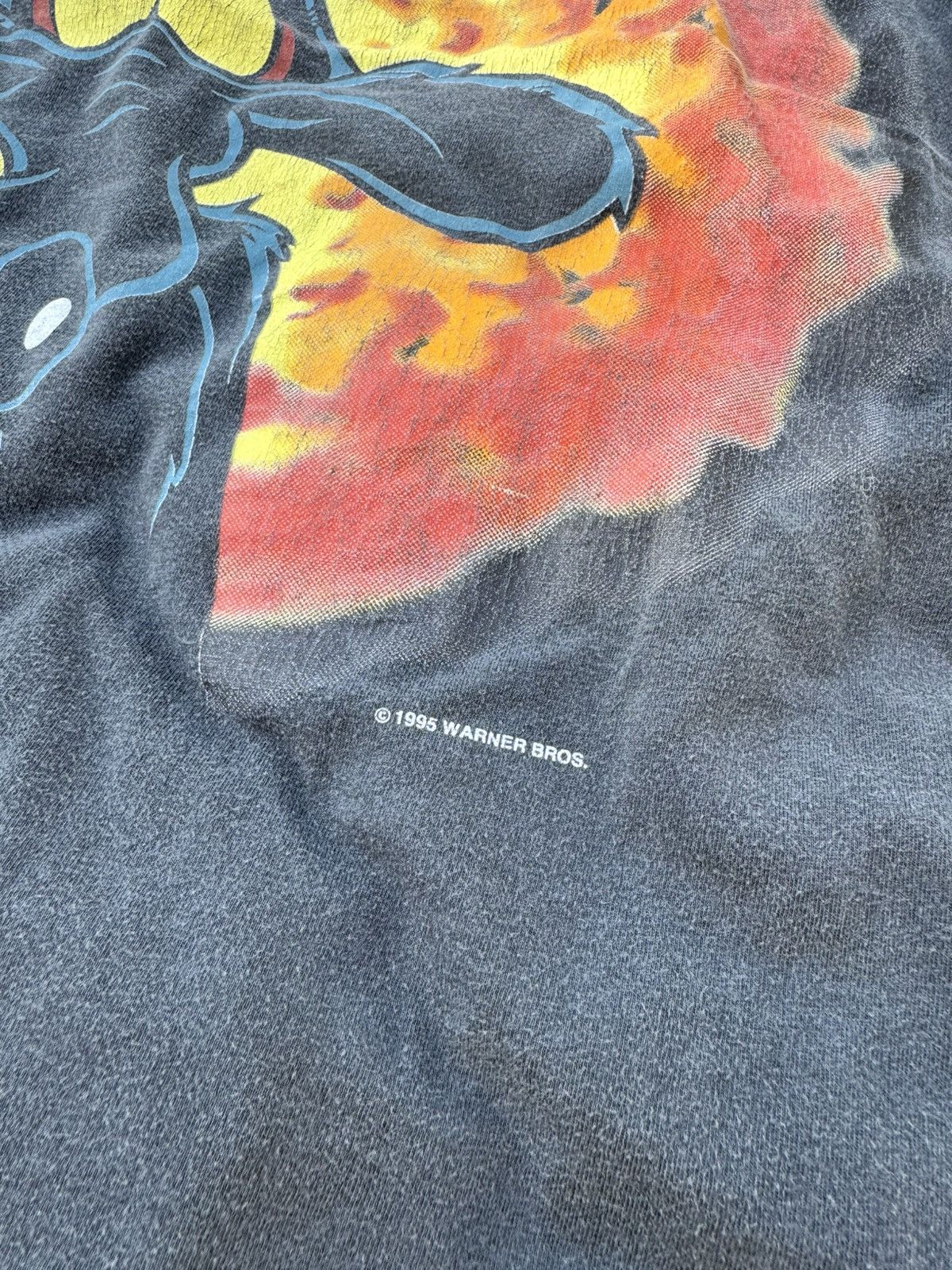 Vintage Vintage Warner Bros Looney Tunes Coyote Blast 1995 T-shirt Size US XL / EU 56 / 4 - 5 Thumbnail