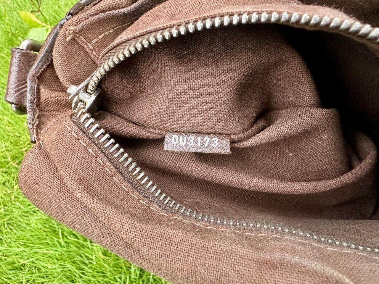 Louis Vuitton Authentic Louis Vuitton Grizzli Taiga Roman PM Messenger Size ONE SIZE - 13 Thumbnail