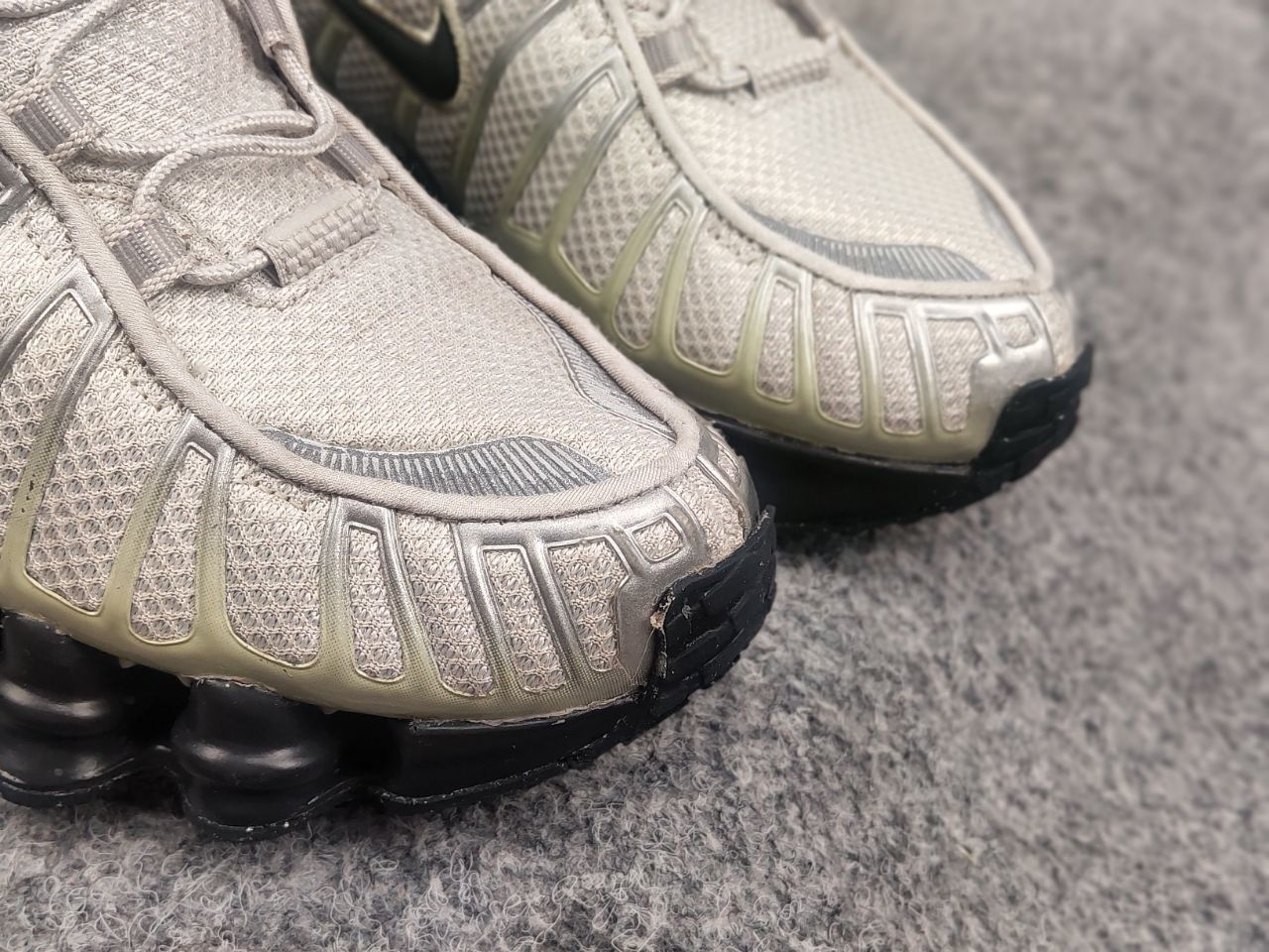 Nike Nike Shox TL Light Bone Off Noir-Olive Sneakers Vintage Y2K Size US 7.5 / IT 37.5 - 19 Thumbnail